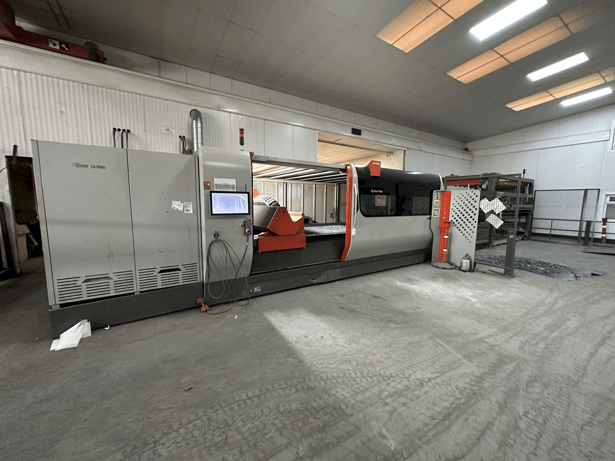 Vue de face de la machine Bystronic Bystar 3015 12KW Fiber