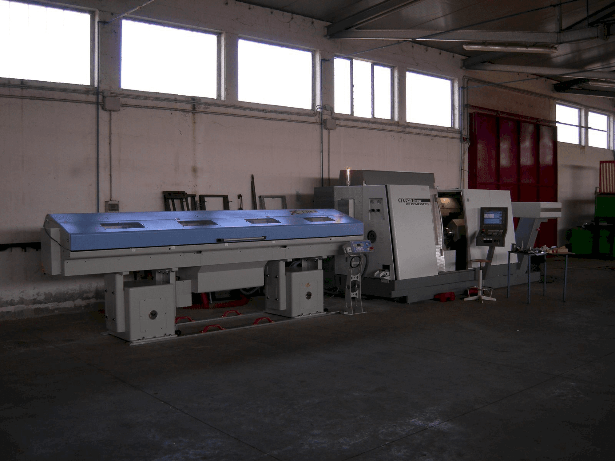 Vue de face de la machine Gildemeister CTX 420 V6 linear