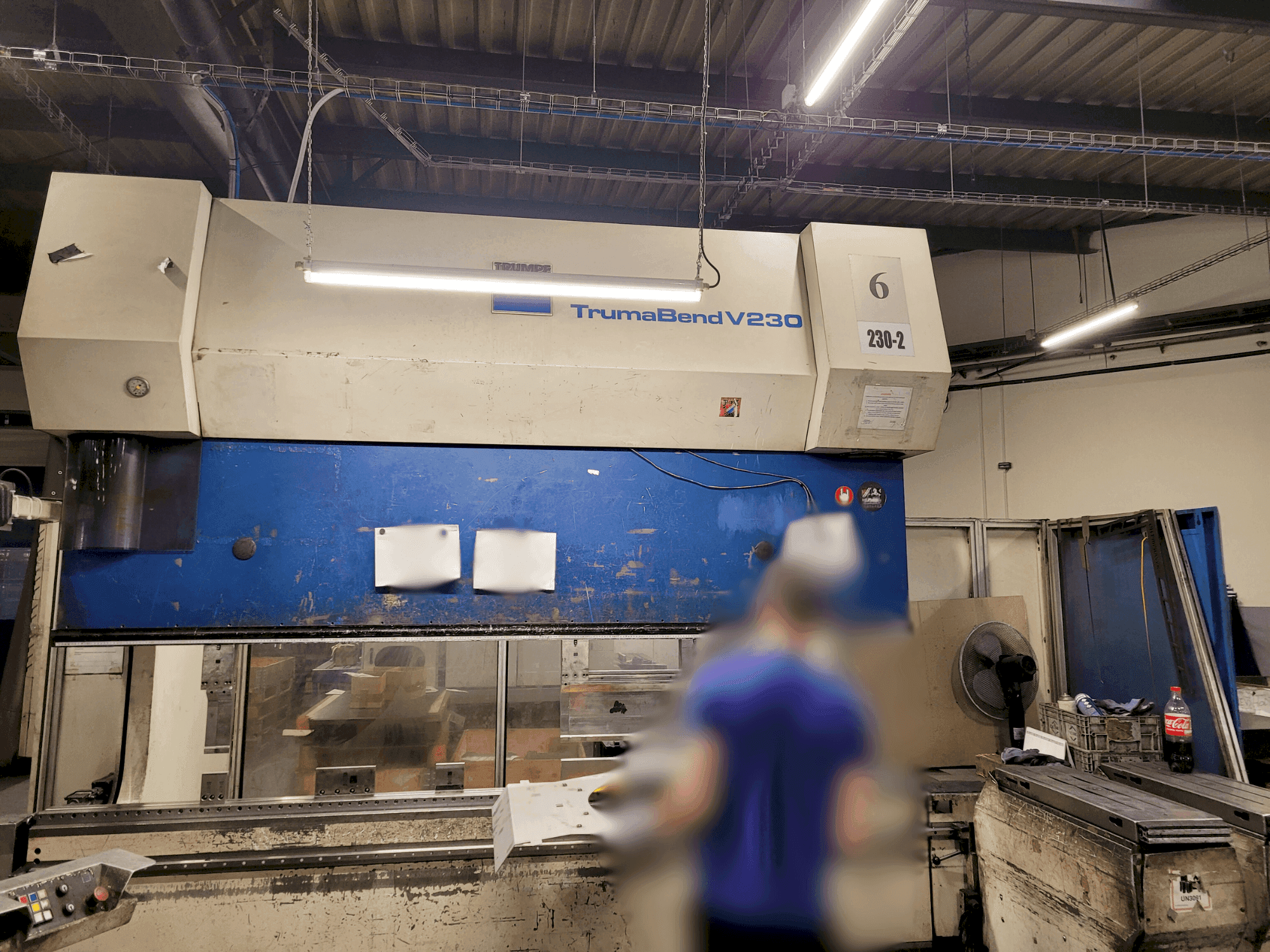 Vue de face de la machine TRUMPF Trumabend V230
