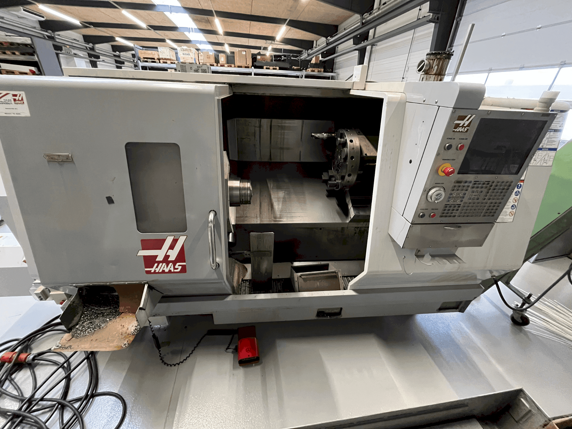 Vue de face de la machine HAAS SL-30
