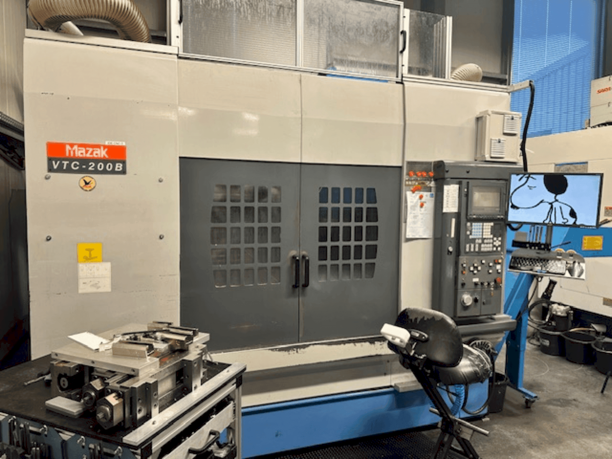 Vue de face de la machine Mazak VTV-200B