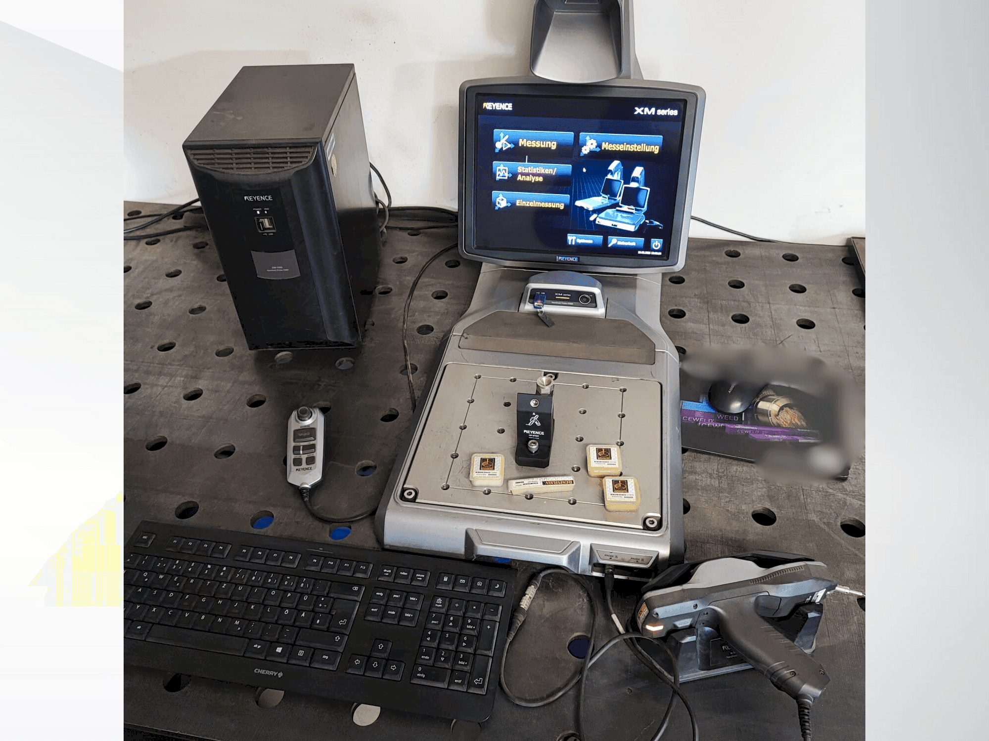 Vue de face de la machine KEYENCE XM-1000