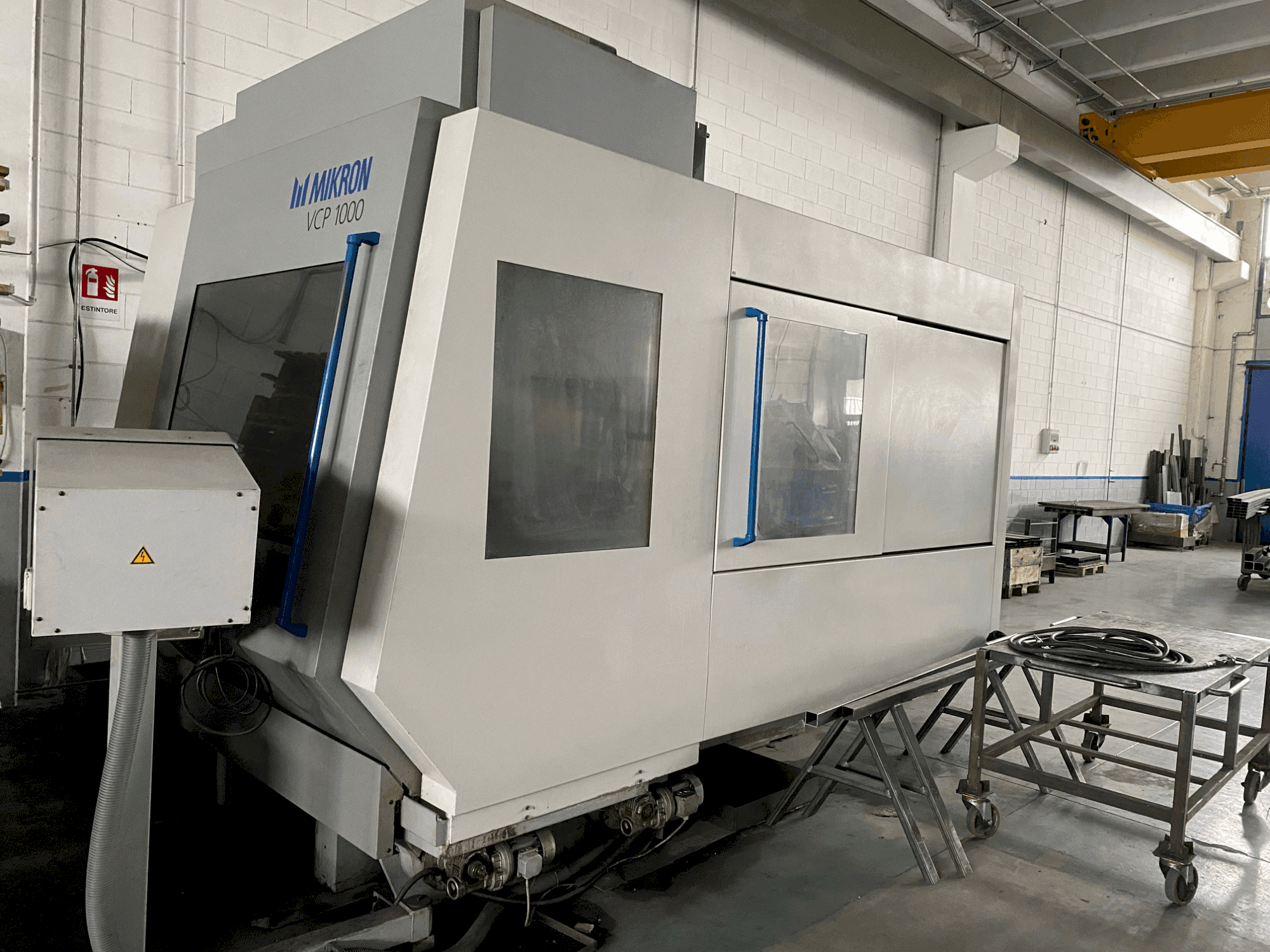 Vue de face de la machine MIKRON VCP 1000