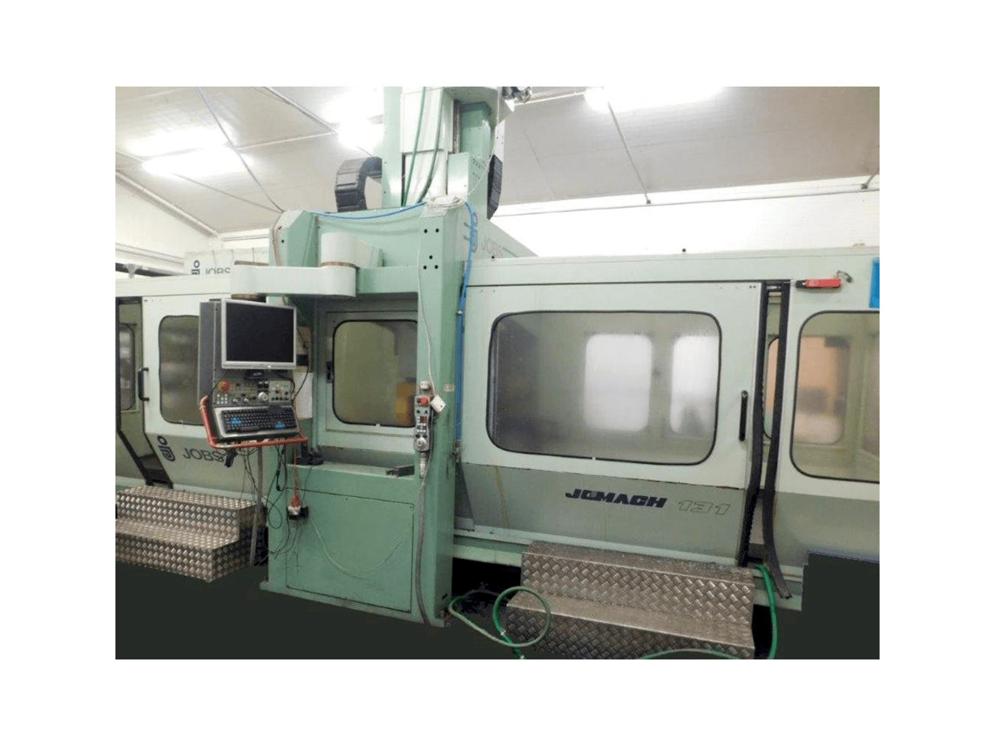 Vue de face de la machine JOBS Jomach 131