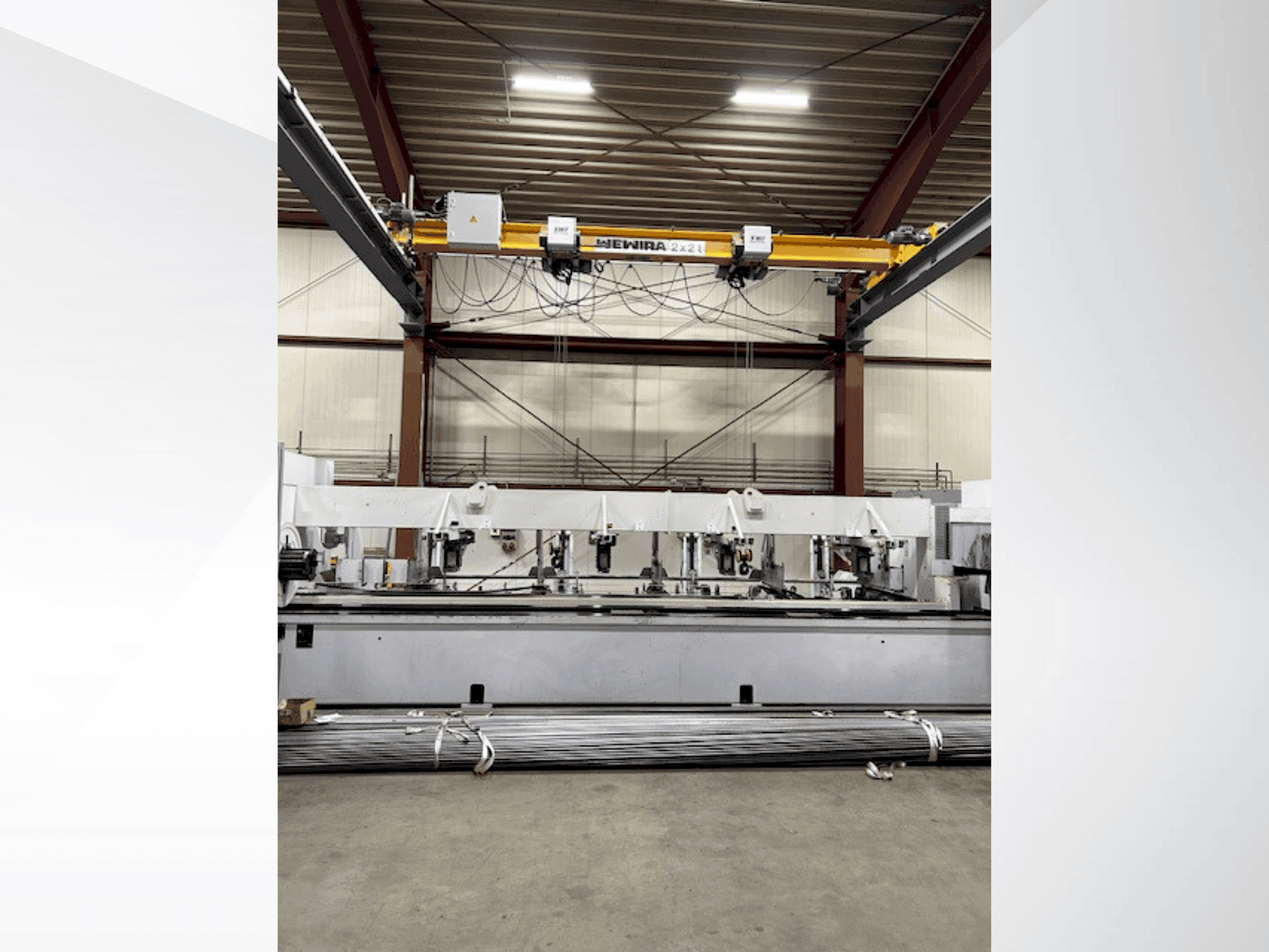 Vue de face de la machine TRUMPF Tru Laser Tube 3000 Fiber