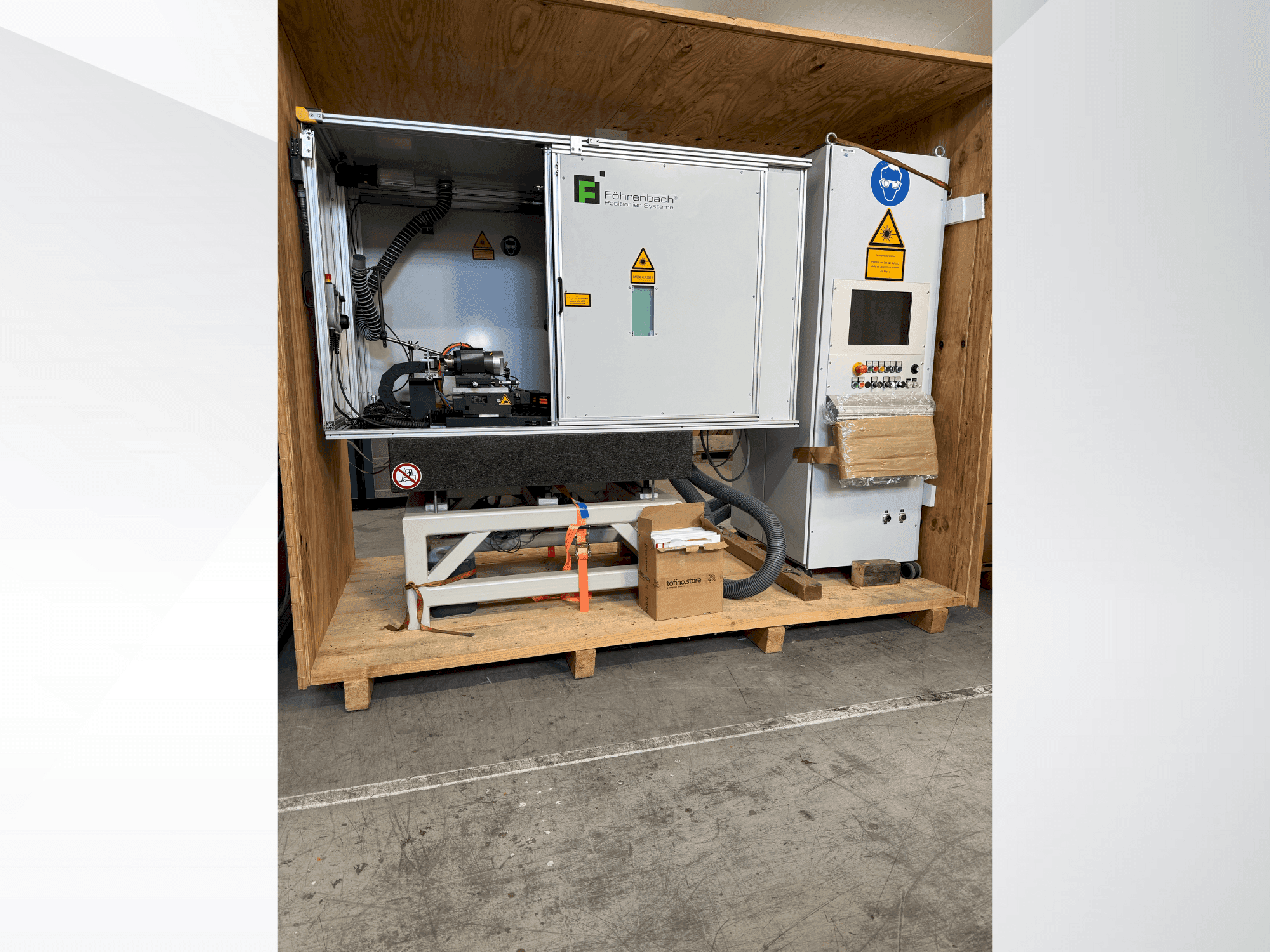 Vue latérale de la machine LASAG KLS 246 CL60