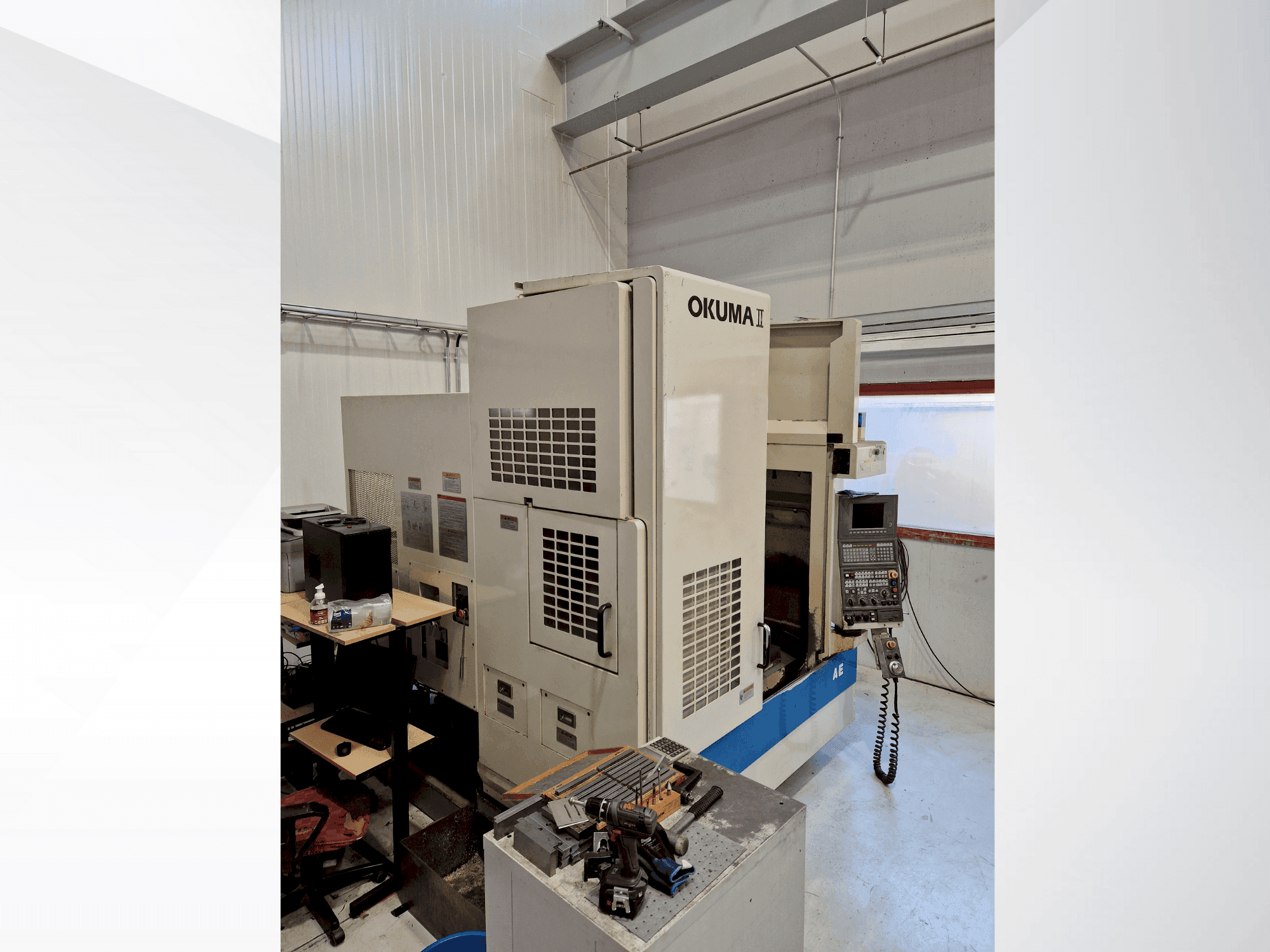 Vue de face de la machine Okuma MX-45 VAE (1996)