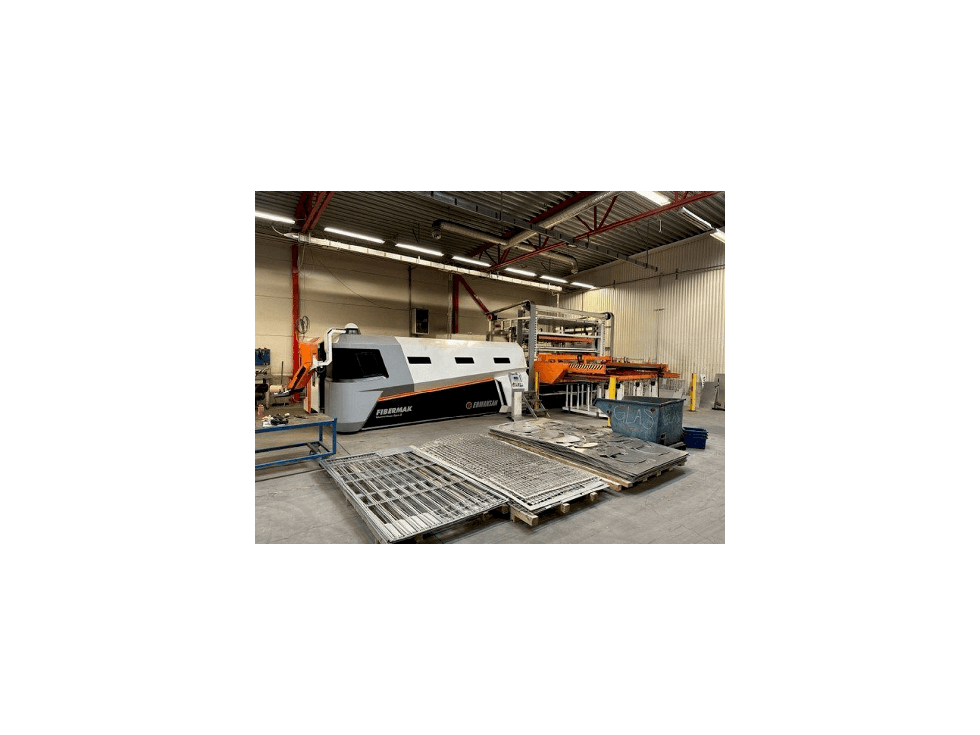 Vue de face de la machine ERMAKSAN Fibermak 4KW