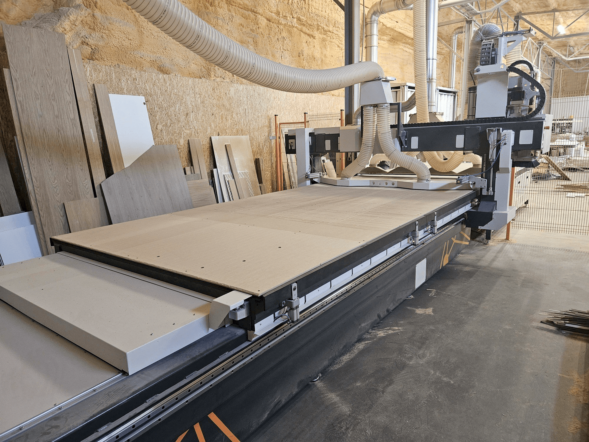 Vue de face de la machine INFOTEC 4121 PRO EVO