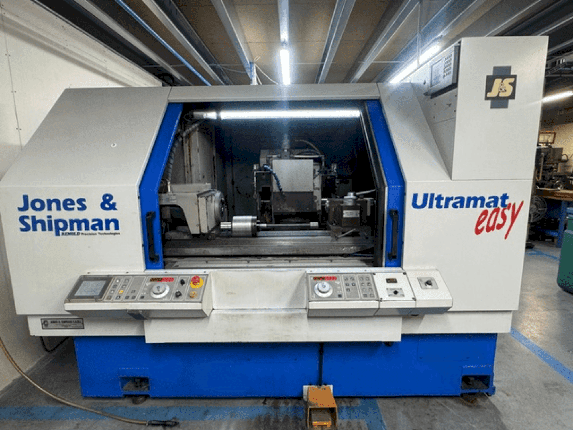 Vue de face de la machine Jones & Shipman ULTRAMAT EASY CNC