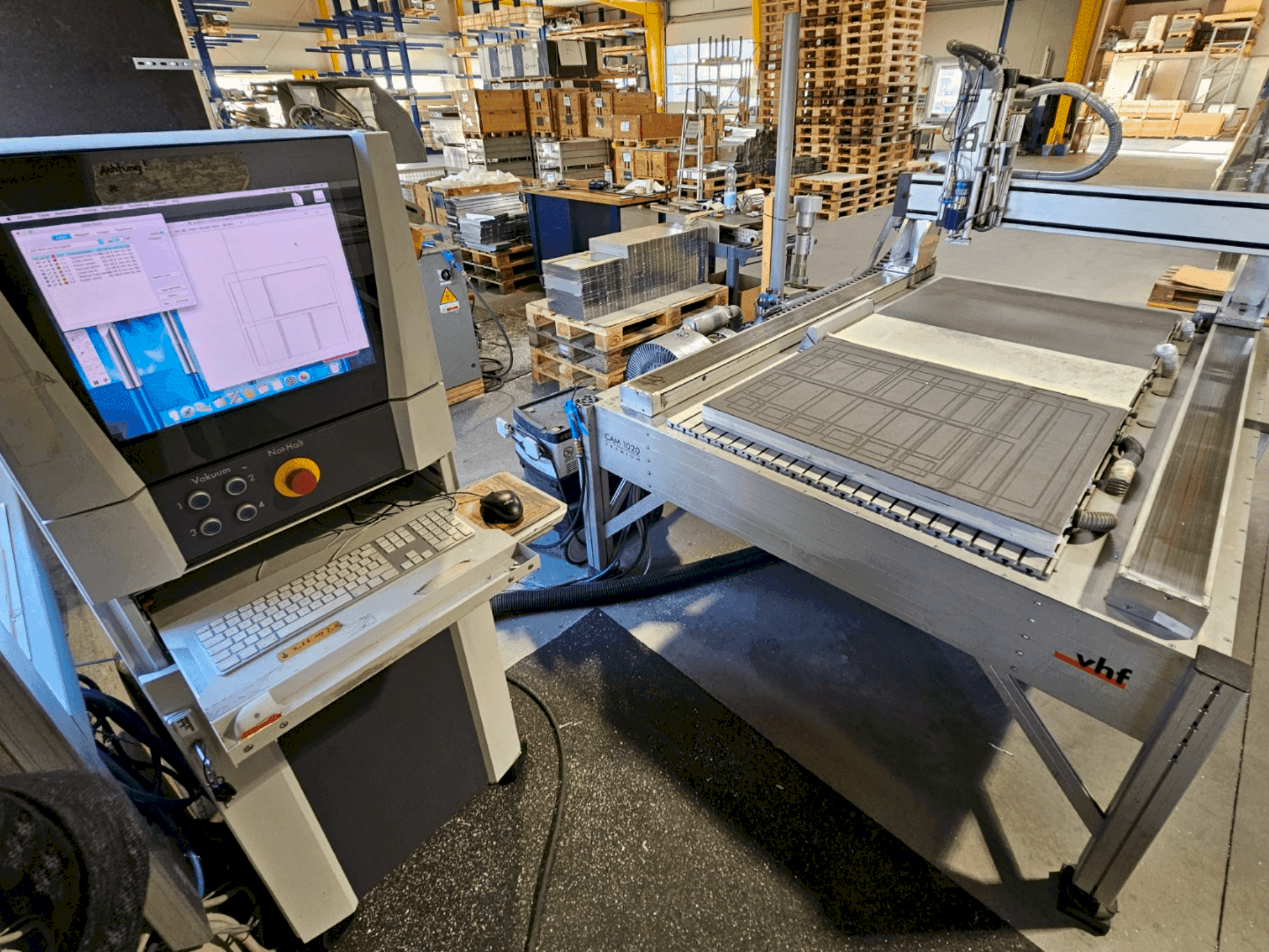 Vue de face de la machine VHF CAM 1020 Premium