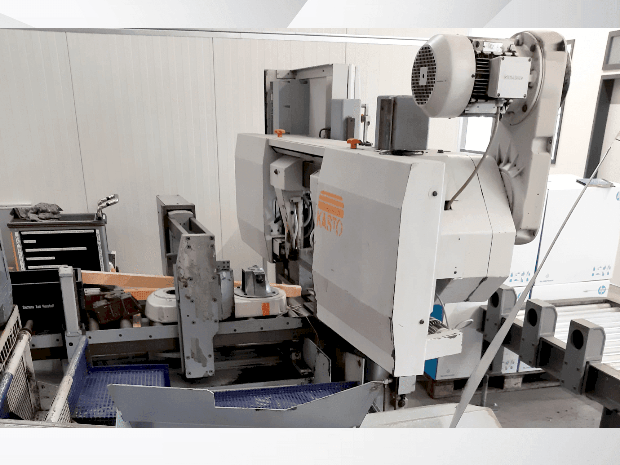 Vue de face de la machine KASTO HBA 360 AU with Knoll 150 K-1