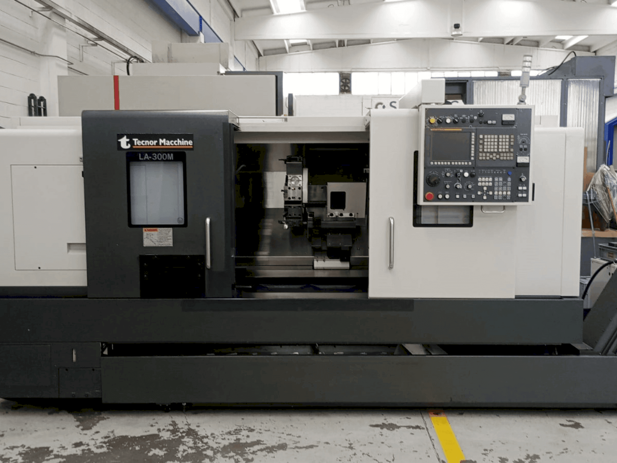 Vue de face de la machine Takisawa LA-300 CNC