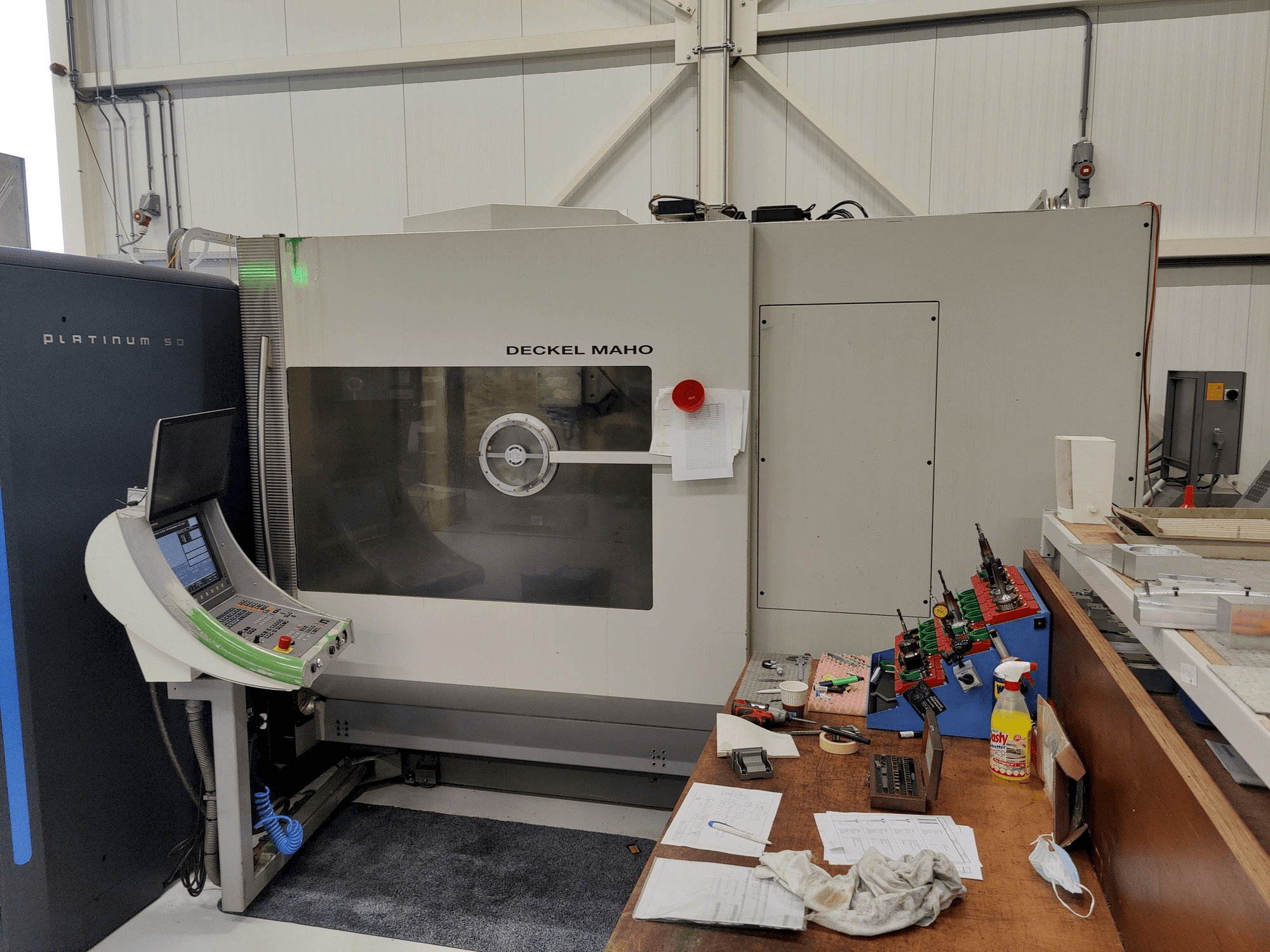 Front view of DMU 80P HD machine