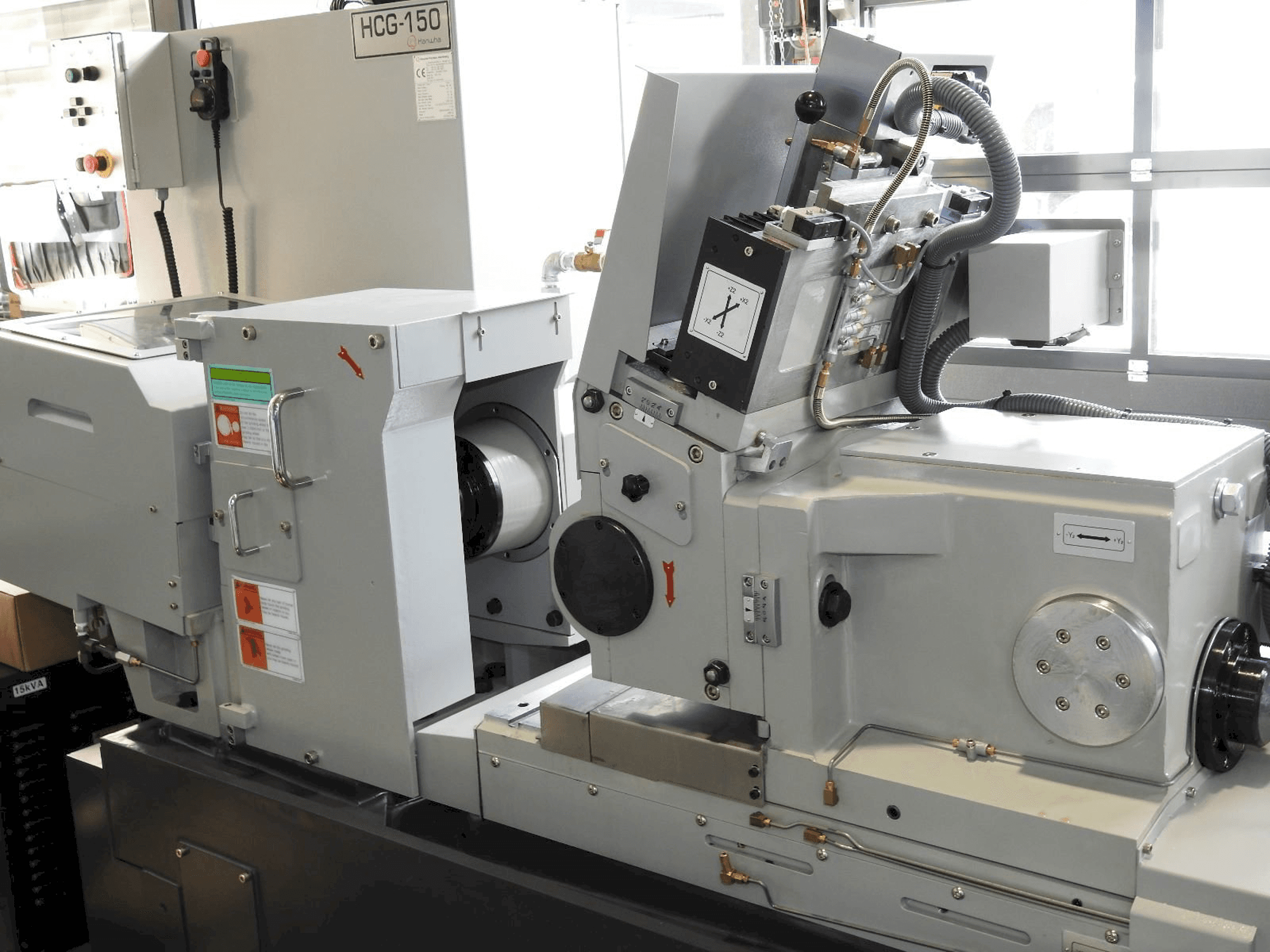 Vue de face de la machine Hanwha HCG 150