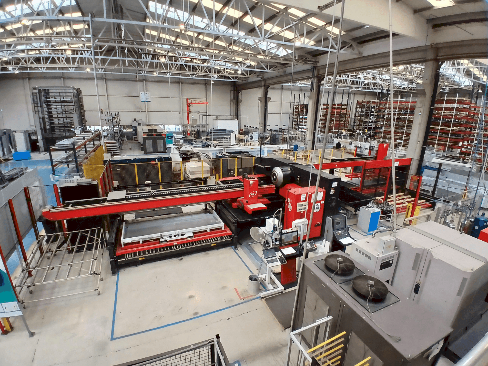 Vue de face de la machine AMADA EMZ 3612 M2