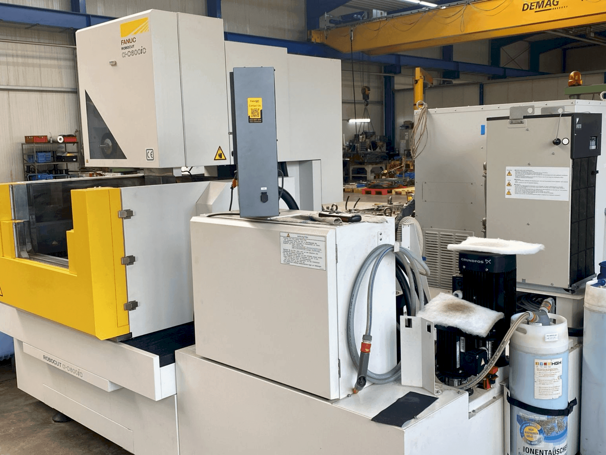 Vue de face de la machine FANUC Robocut a-C600iC - Z400