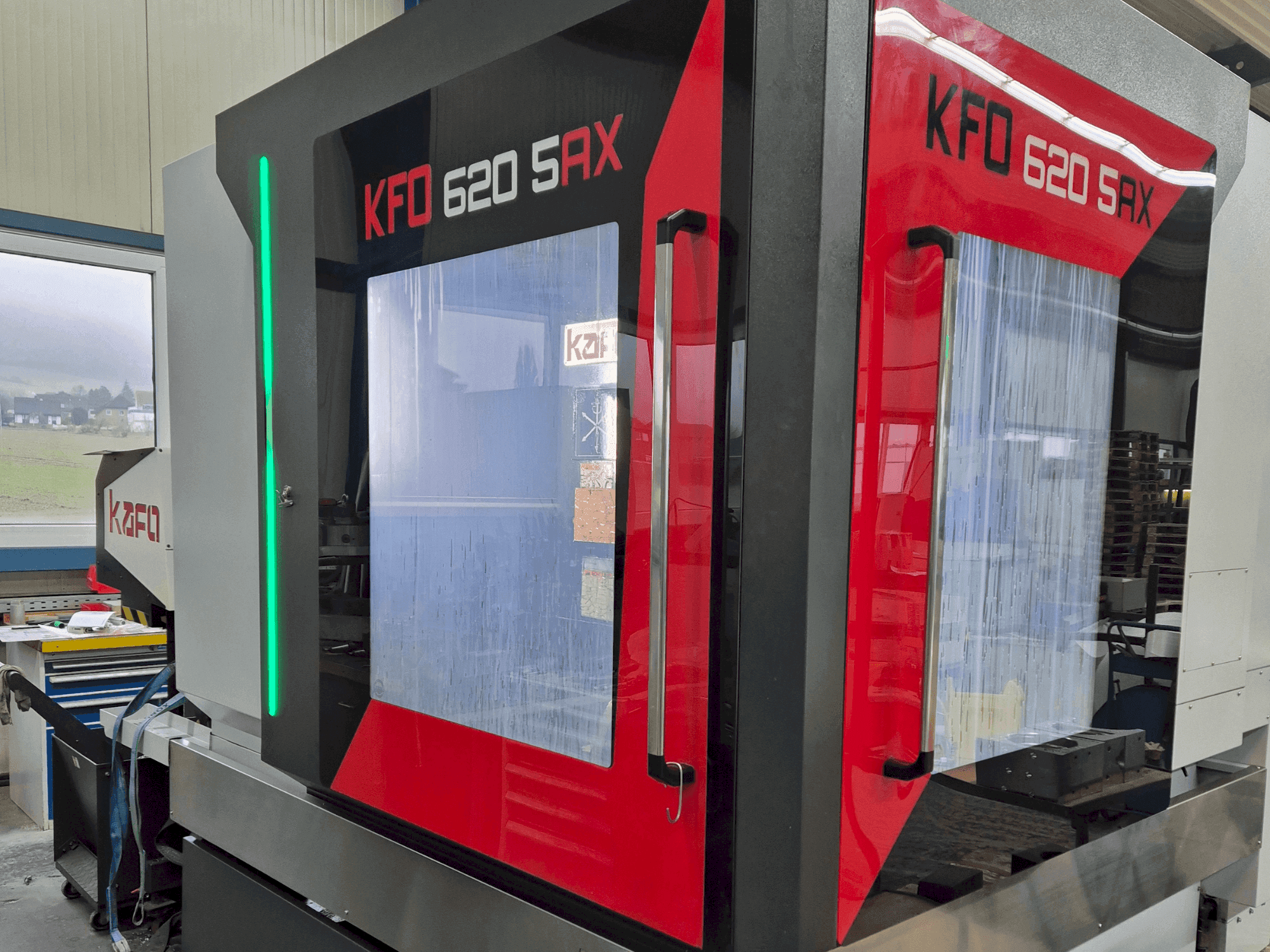 Vue de face de la machine KAFO KFO 620 5AX