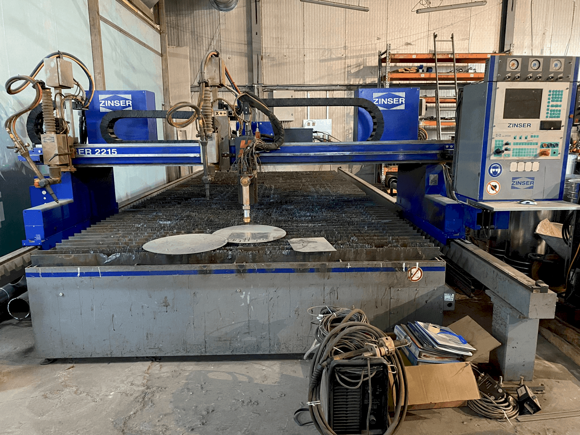 Vue de face de la machine ZINSER 2215