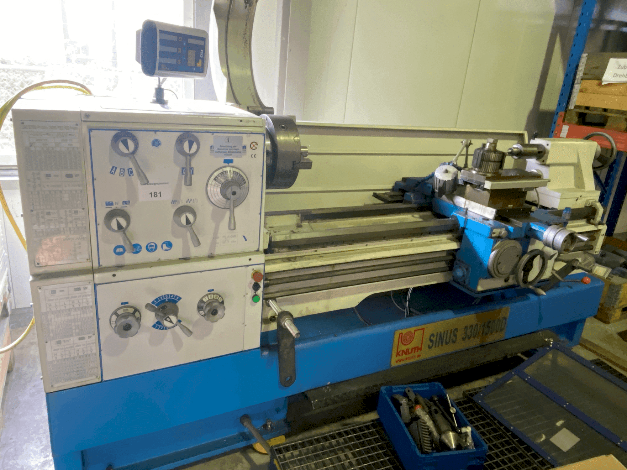 Vue de face de la machine KNUTH SINUS 330/1500 D