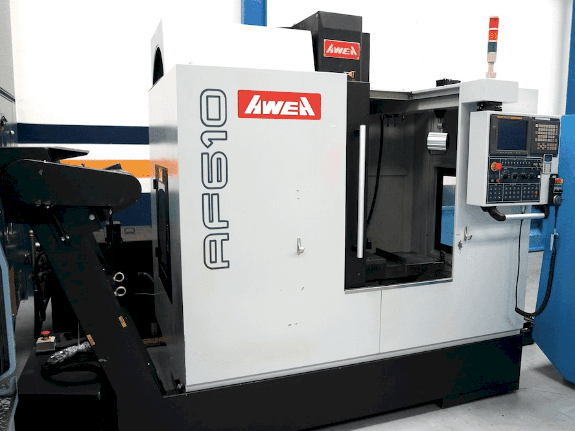 Vue de face de la machine AWEA AF 610