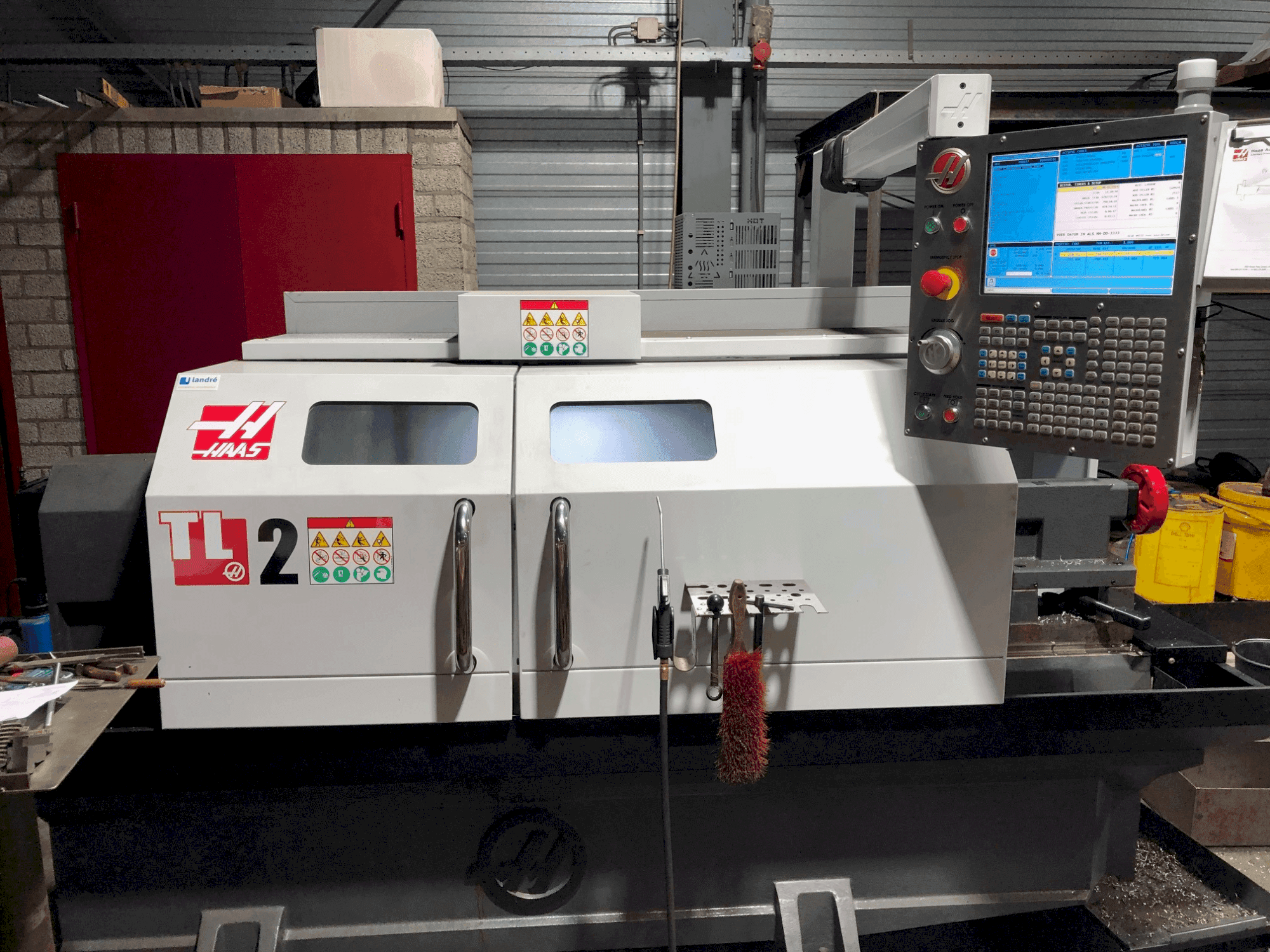 Vue de face de la machine HAAS TL-2