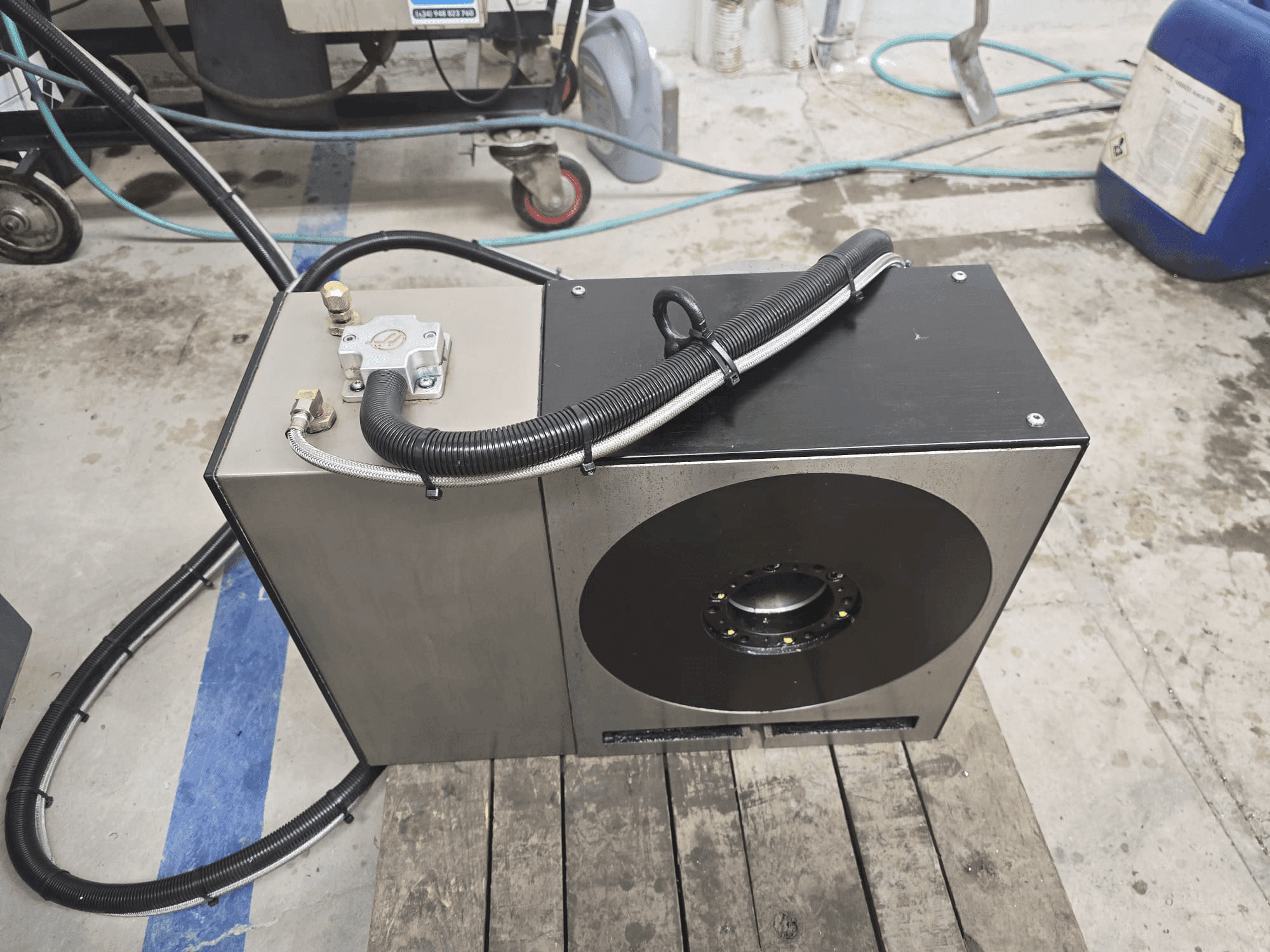 Vue de face de la machine HAAS HRT310