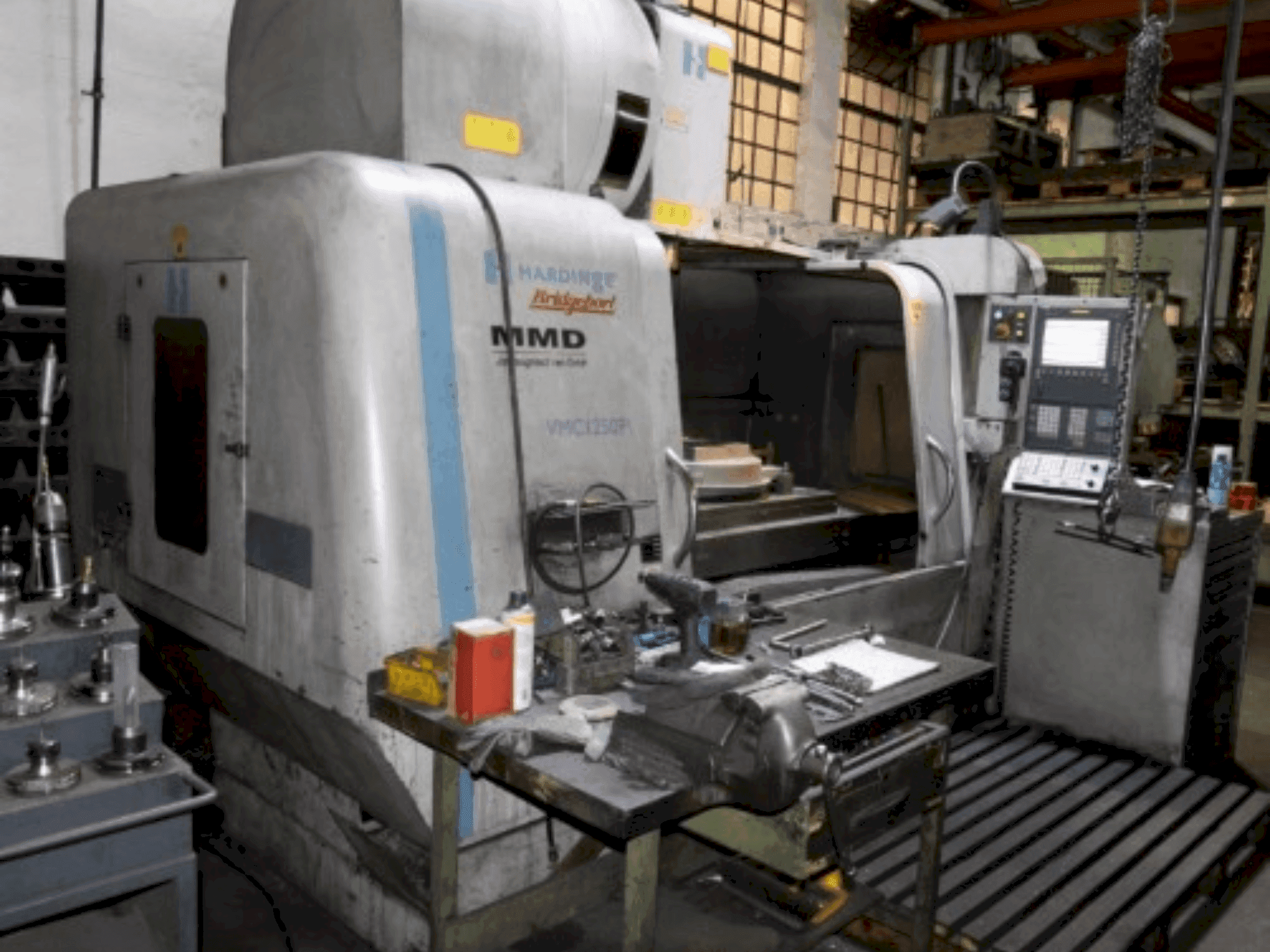 Vue de face de la machine Hardinge Bridgeport MMD VMC1250 P3