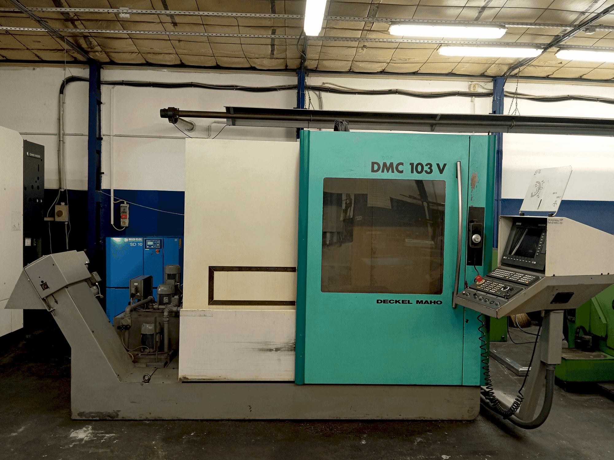 Vue de face de la machine DECKEL MAHO DMC 103 V