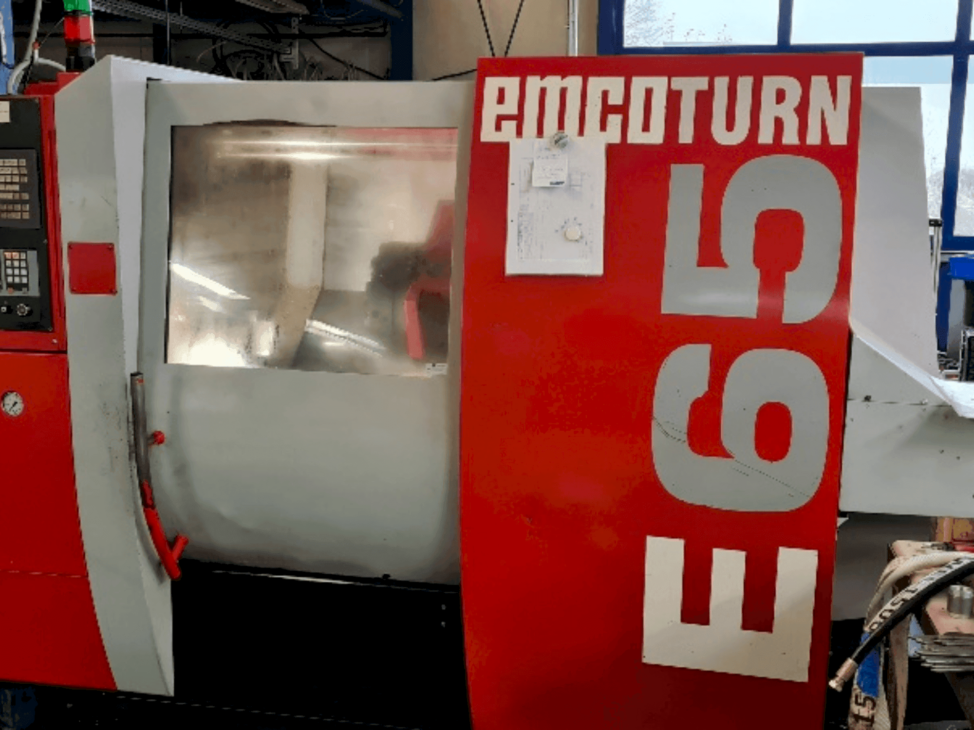 Vue de face de la machine EMCO Turn E65