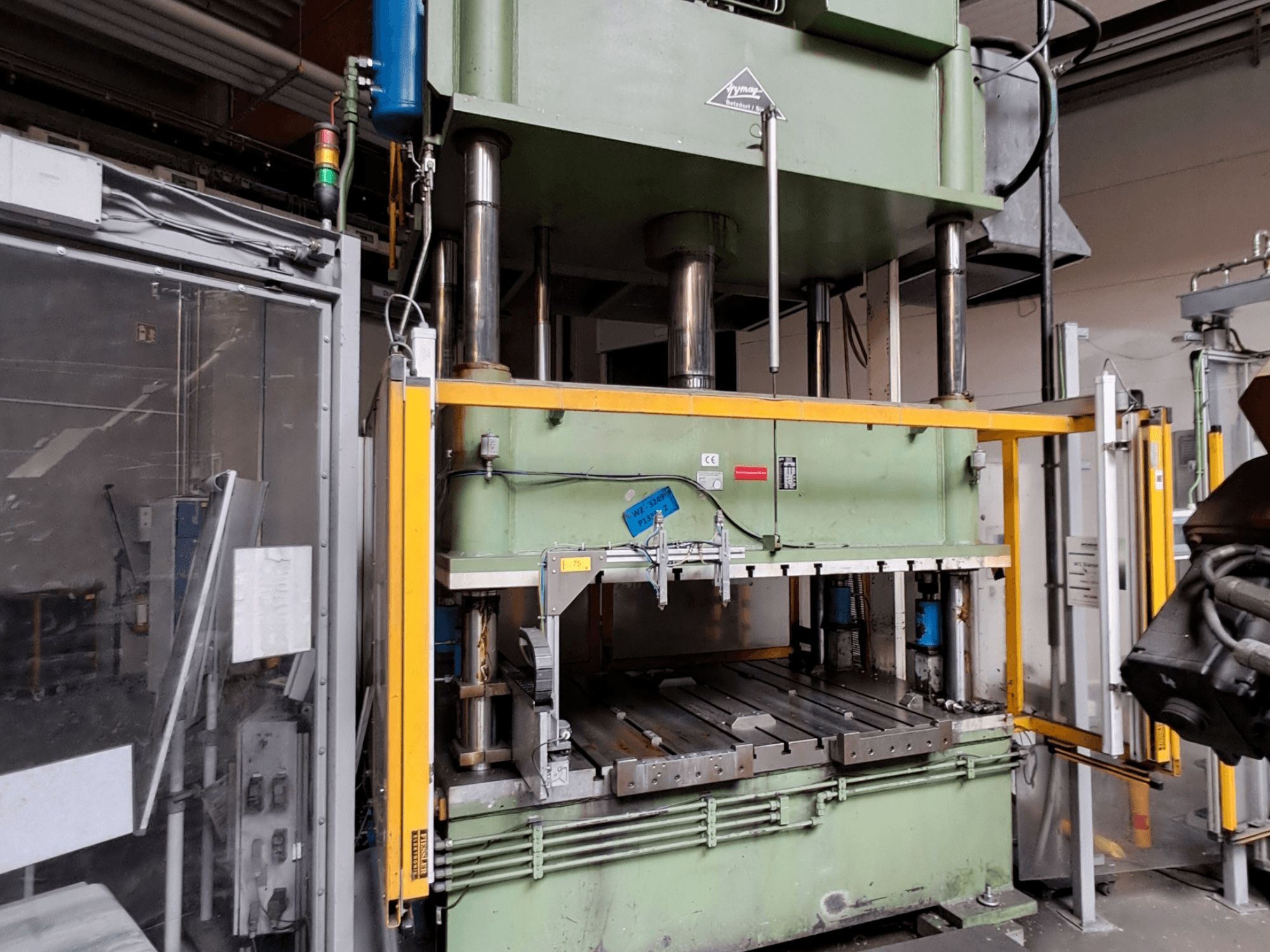 Presse à métaux HS 4 160-K de la marque « Other », vue de face, dotée d'un large châssis vert, de vérins hydrauliques et de dispositifs de protection.