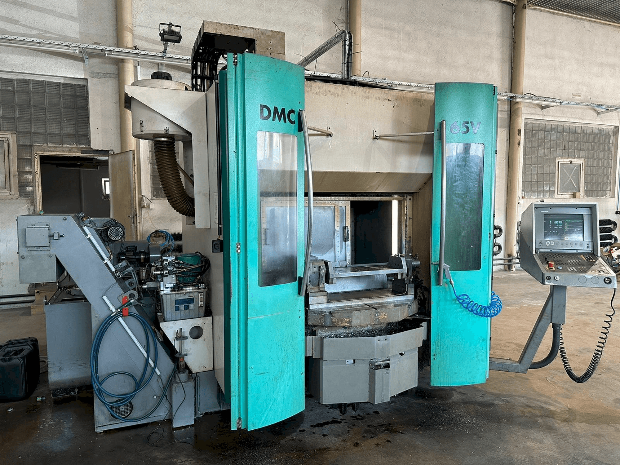 Vue de face de la machine DECKEL MAHO DMC 65V