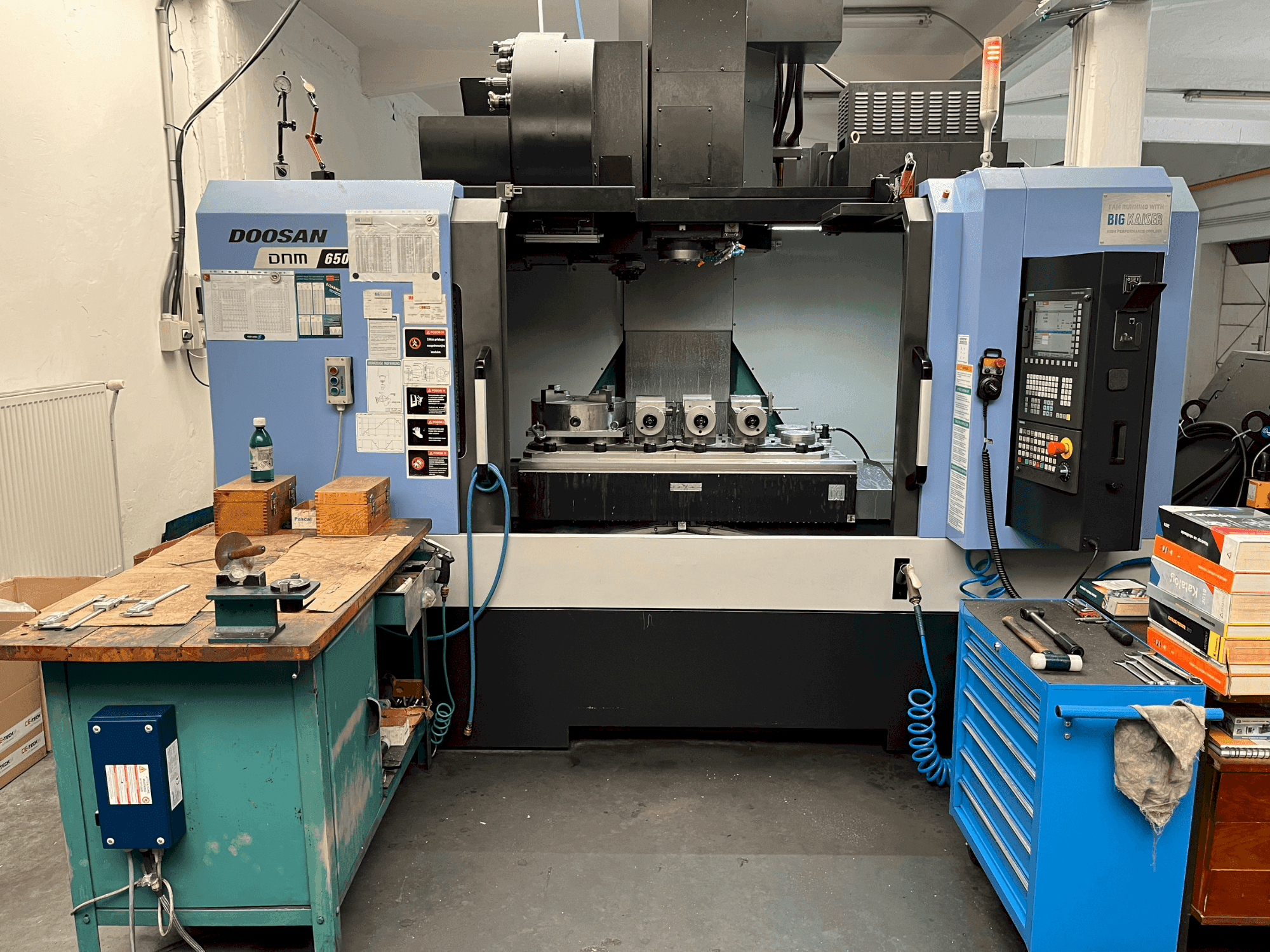Vue de face de la machine DOOSAN DNM 650 II