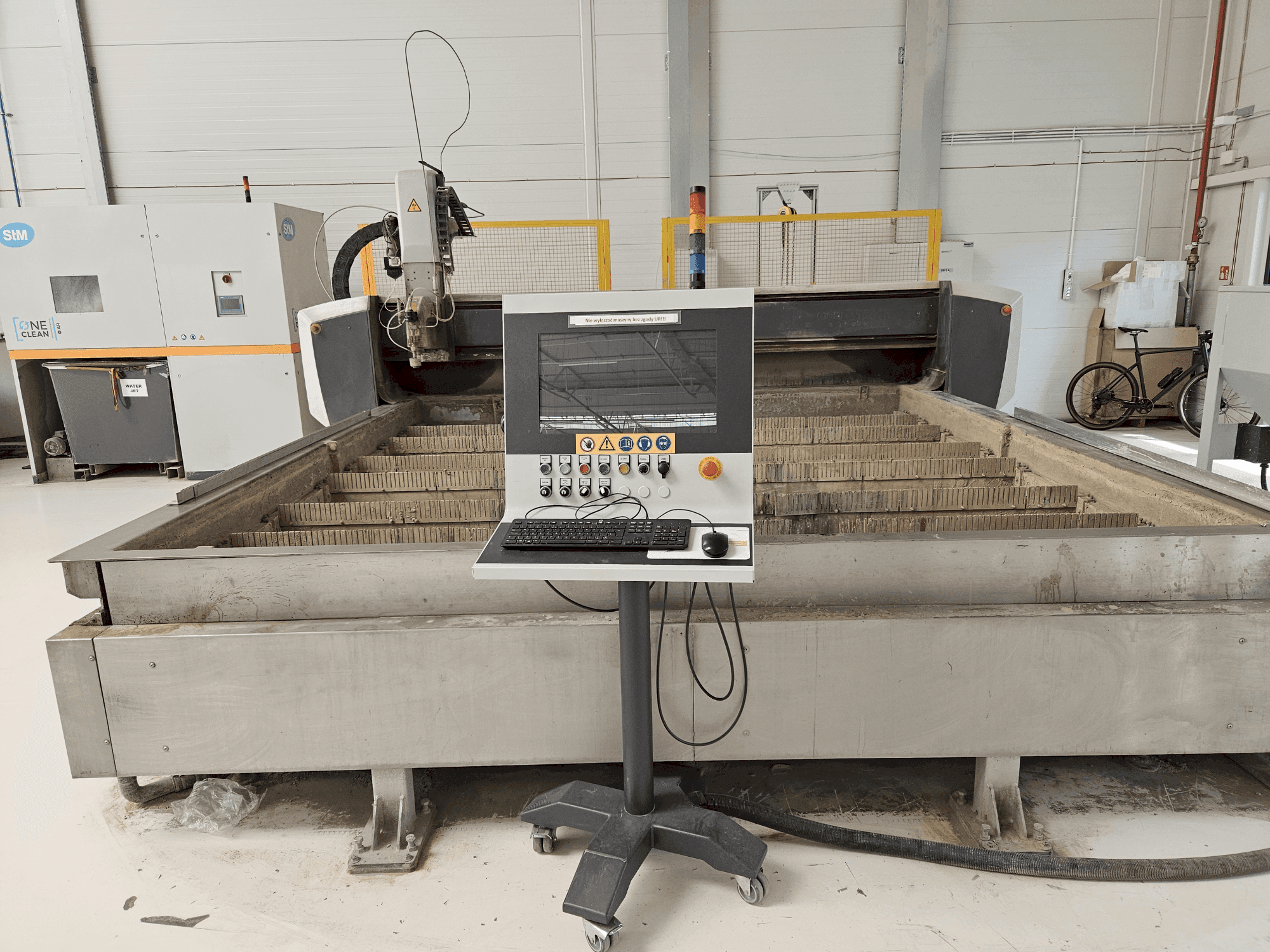 Vue de face de la machine STM WS3030 Wanne 4.2