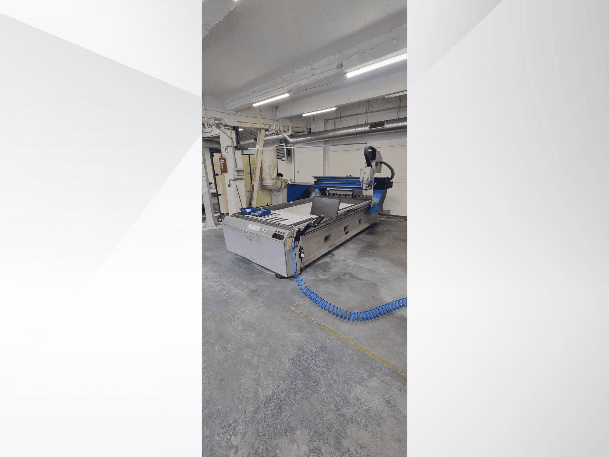 Vue de face de la machine MECANUMERIC Mecapro 3015