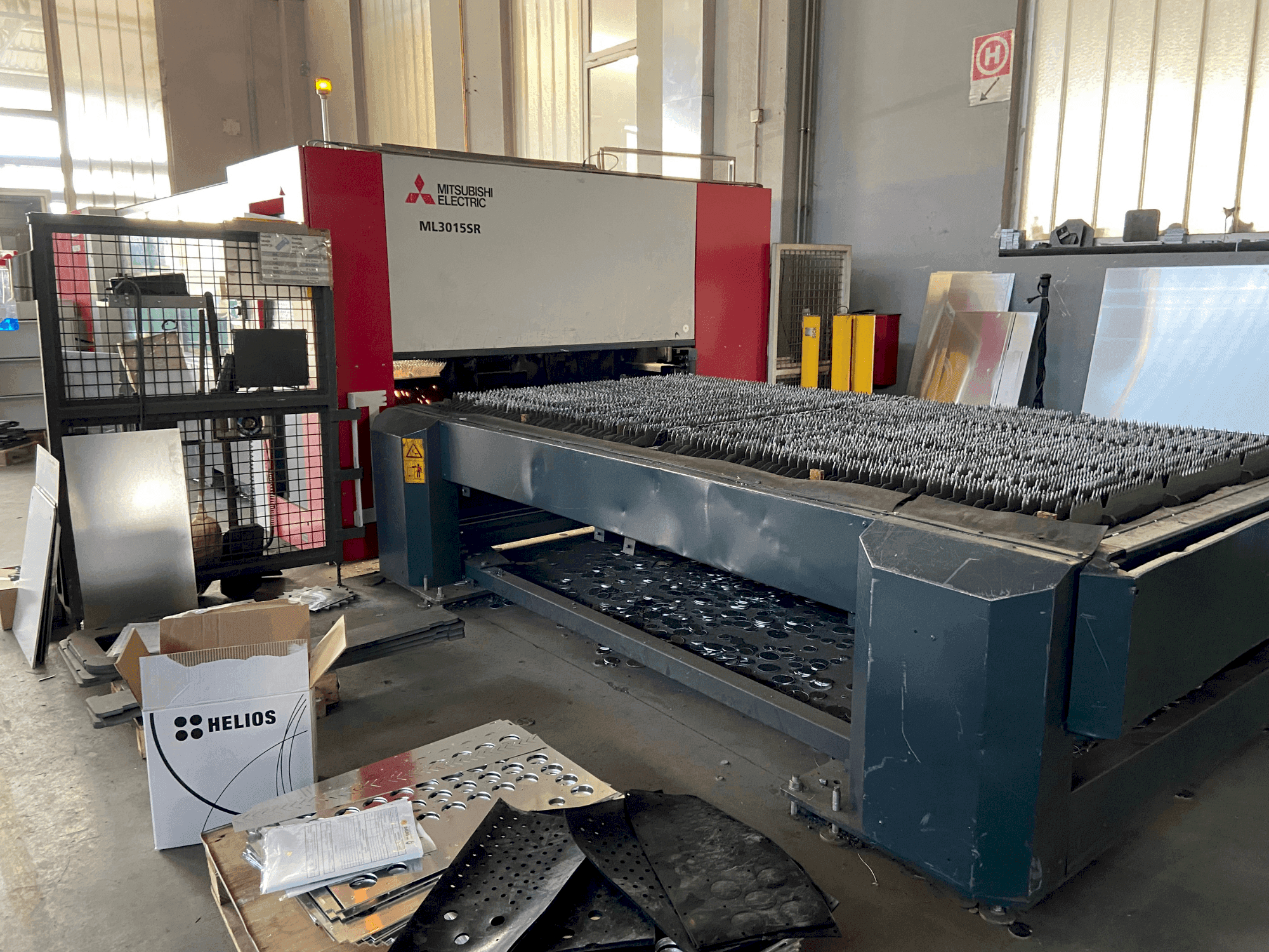Vue de face de la machine Mitsubishi ML 3015 SR