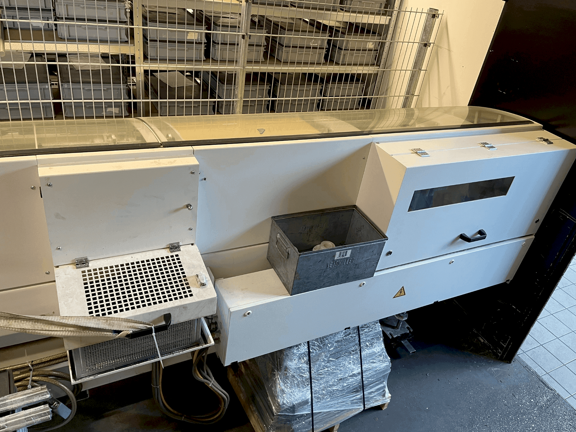 Vue de face de la machine BREUNING PROFImat 80.8*270/8