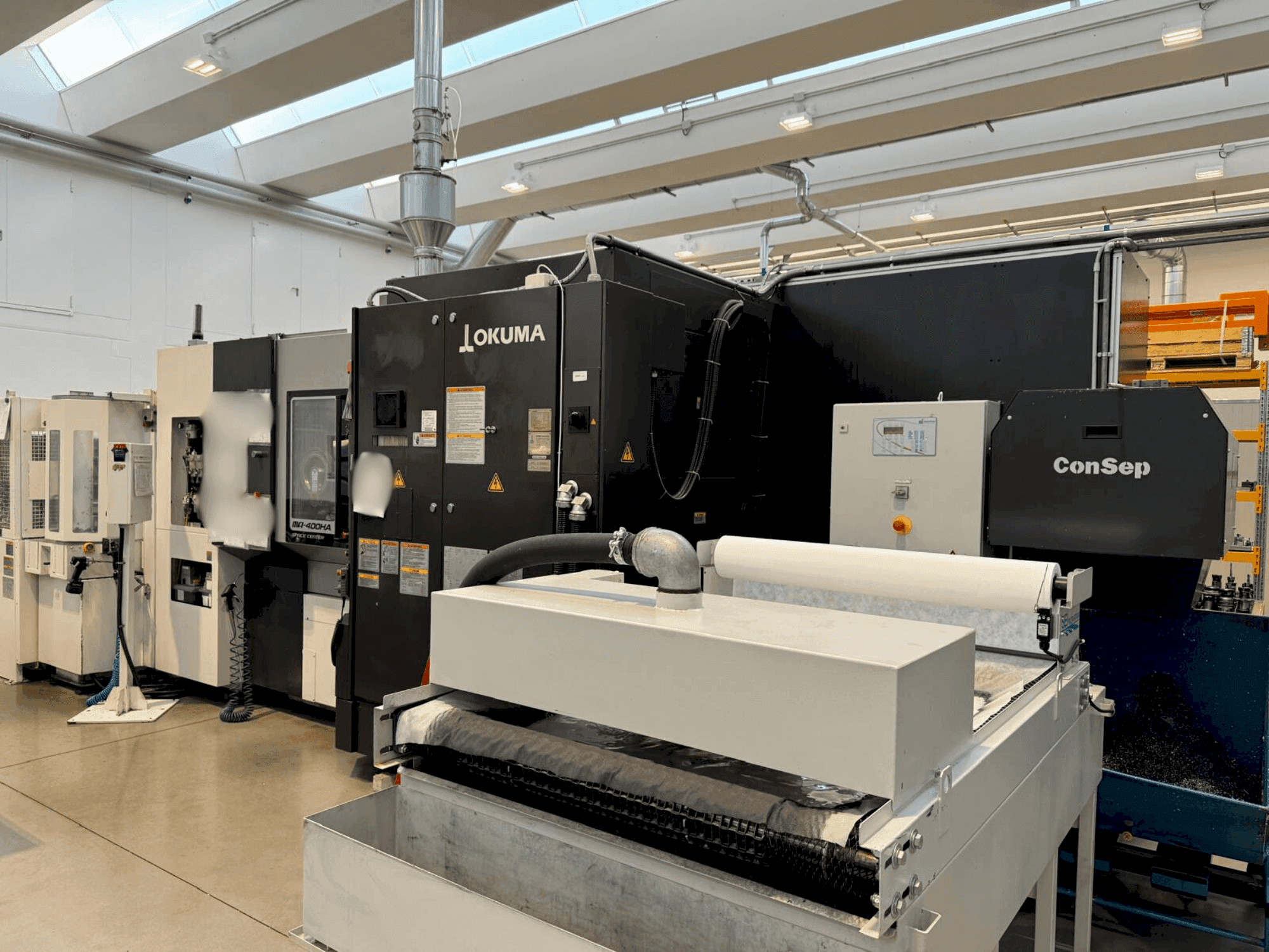 Vue de face de la machine Okuma MA-400HA