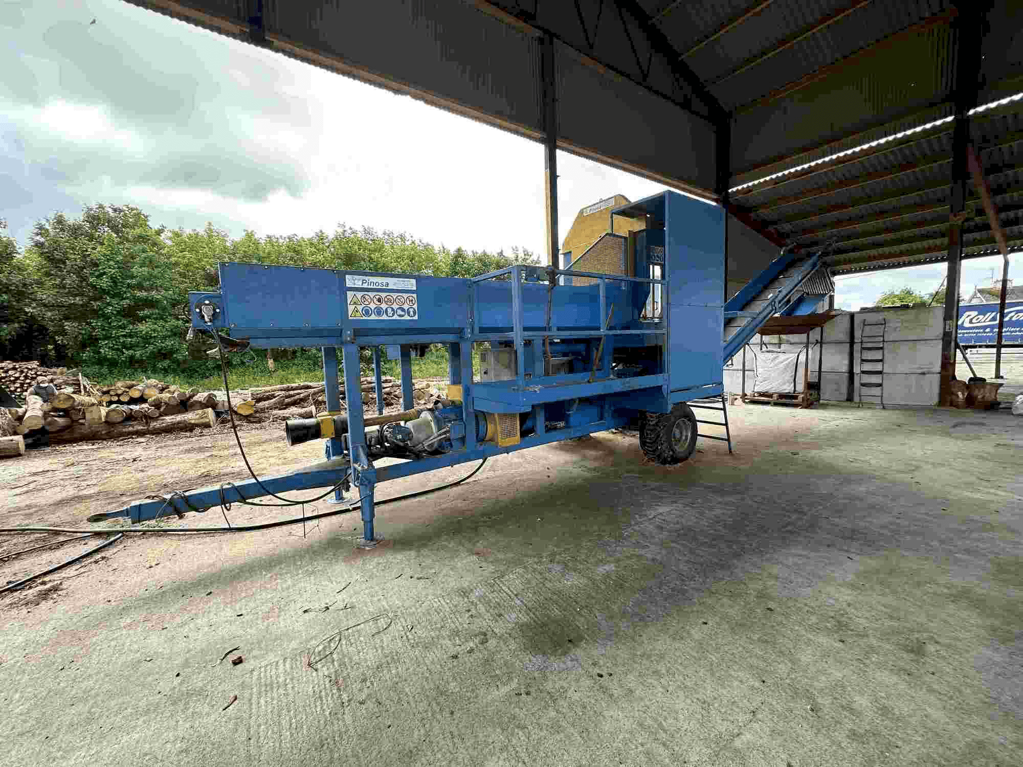 Vue de face de la machine PINOSA CPE 1200