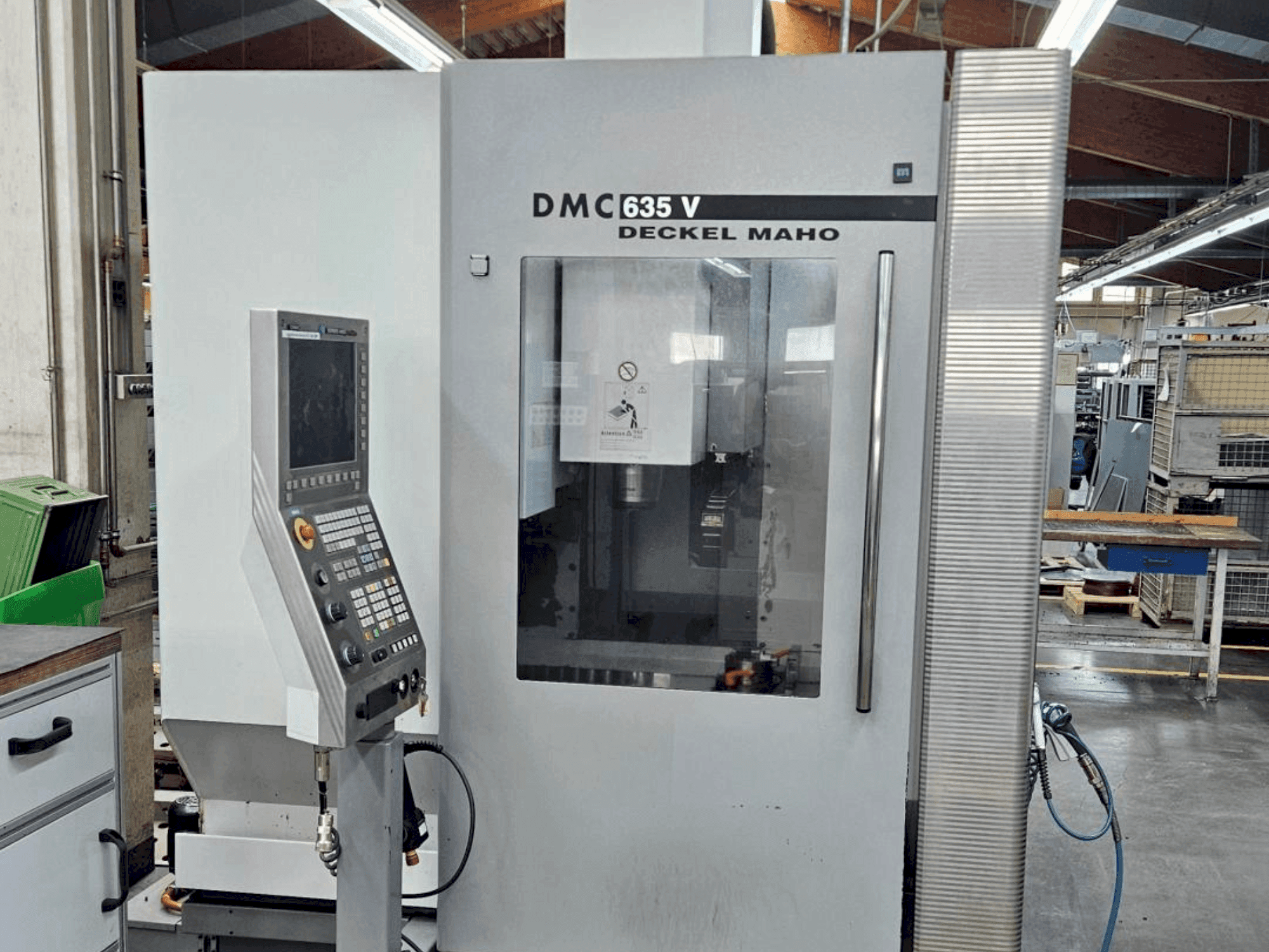 Vue de face de la machine DMG DECKEL MAHO DMC 635V