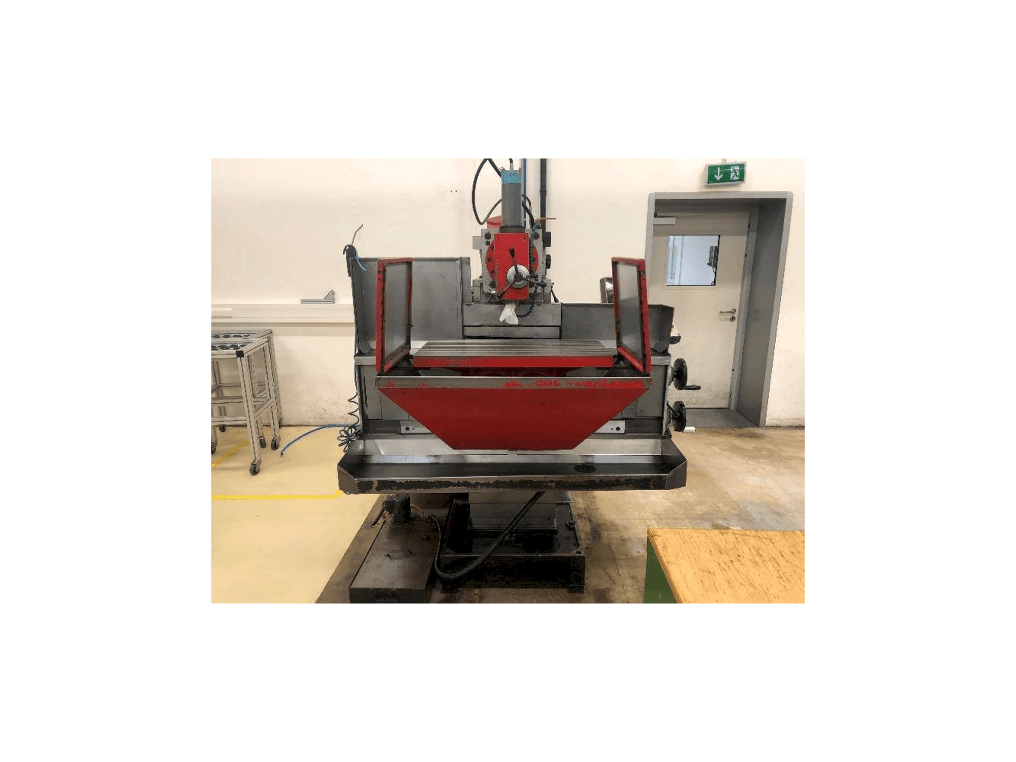 Vue de face de la machine EMCO FB5