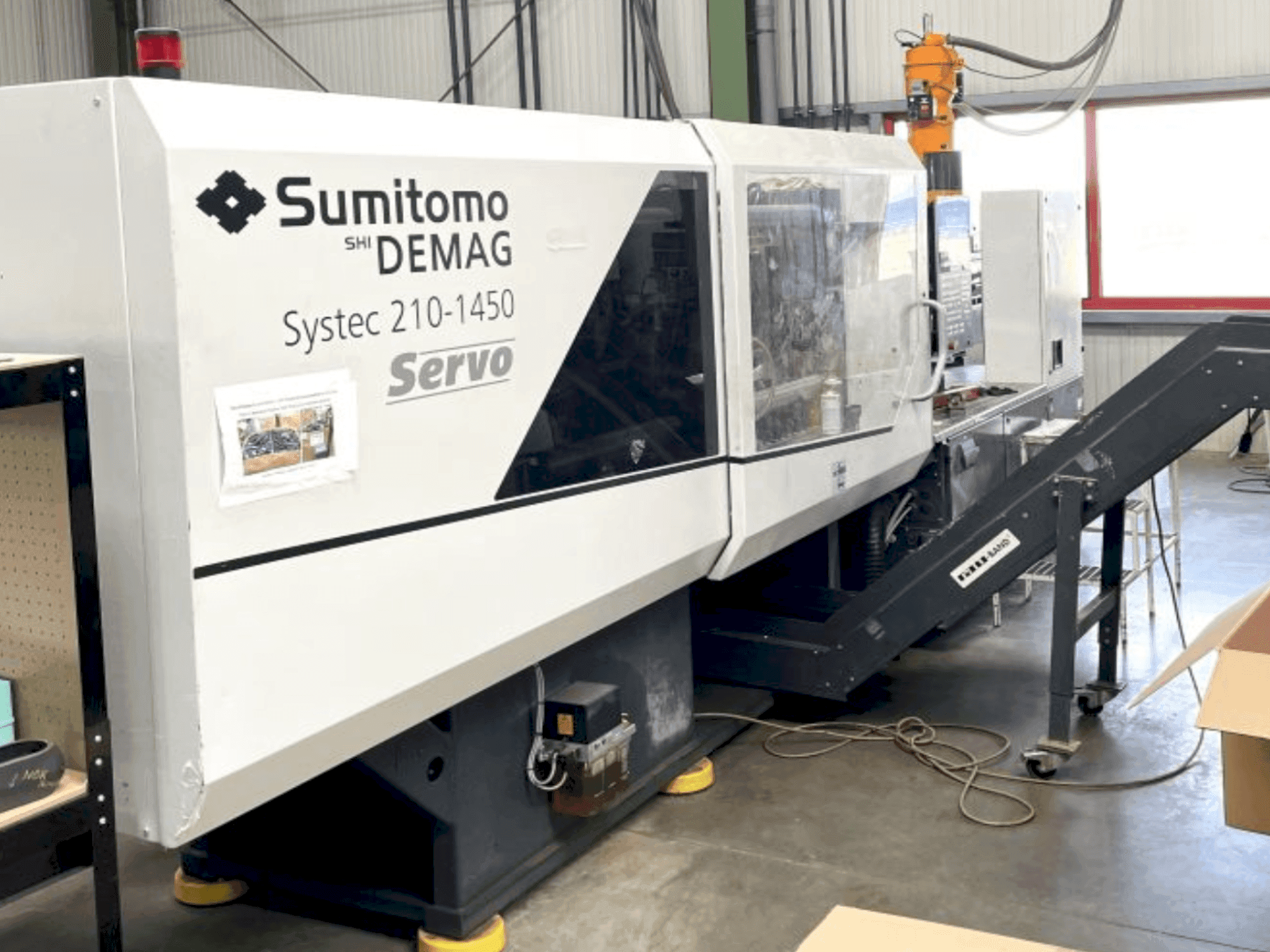 Vue de face de la machine DEMAG System 210-1450