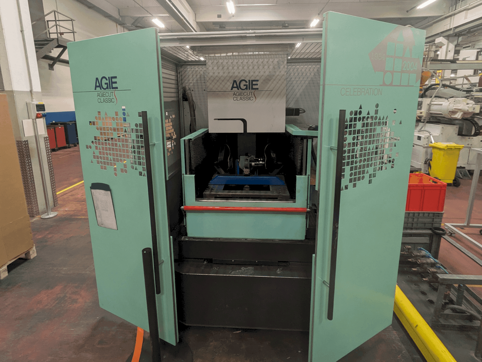 Vue de face de la machine AGIE Agiecut Classic 2S