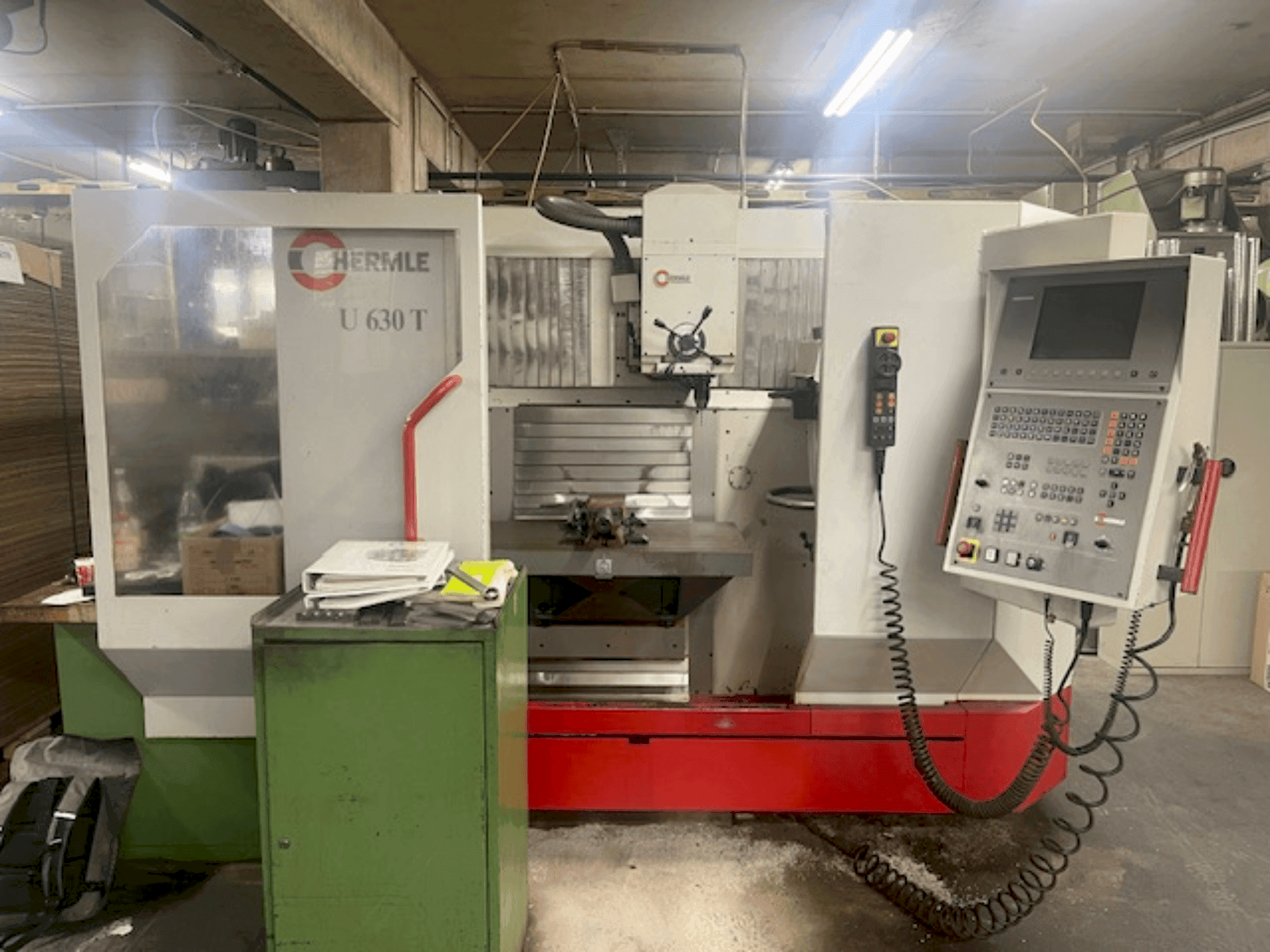 Vue de face de la machine HERMLE U 630 T