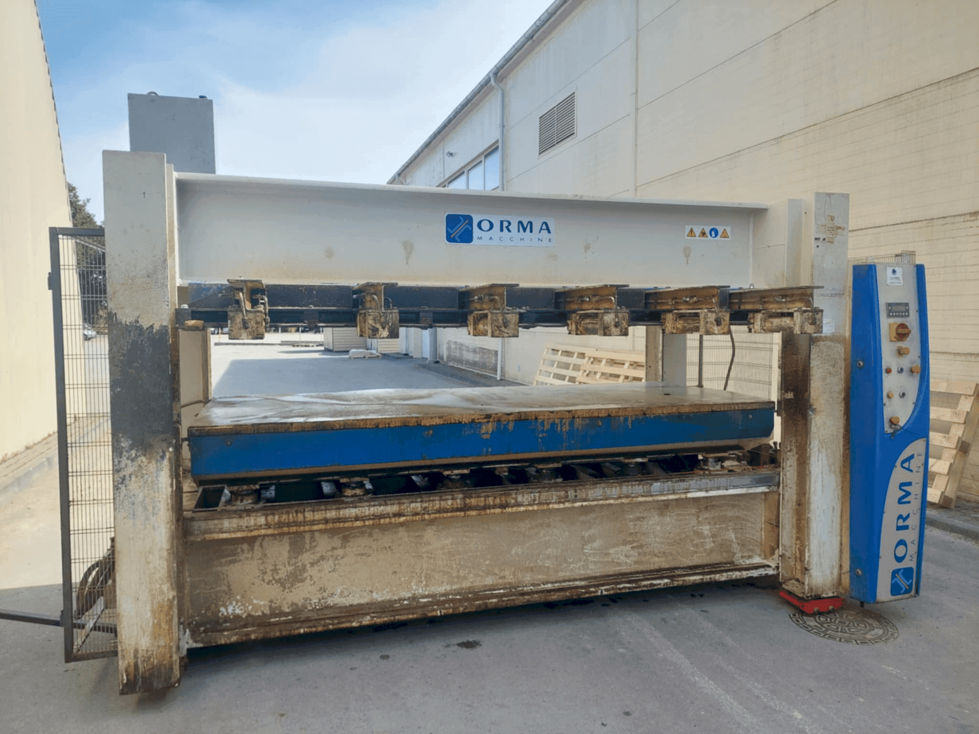 Vue de face de la machine ORMA NPC/L DIGIT30/13AF-BO