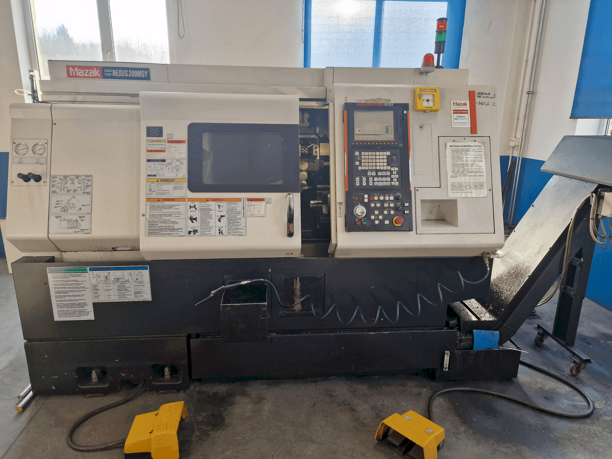 Vue de face de la machine Mazak QTN-200MSY