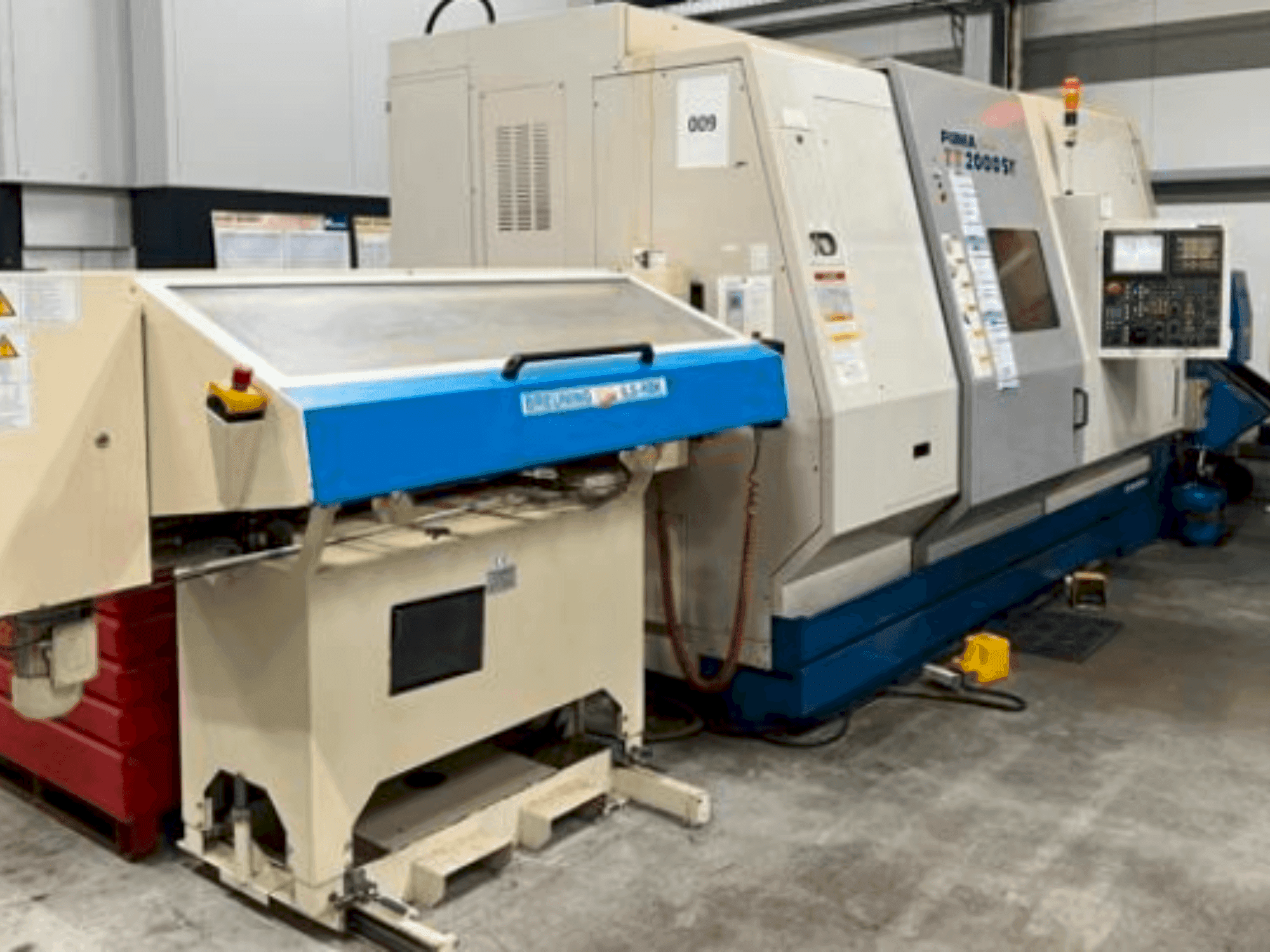 Vue de face de la machine DAEWOO PUMA TT 2000 SY