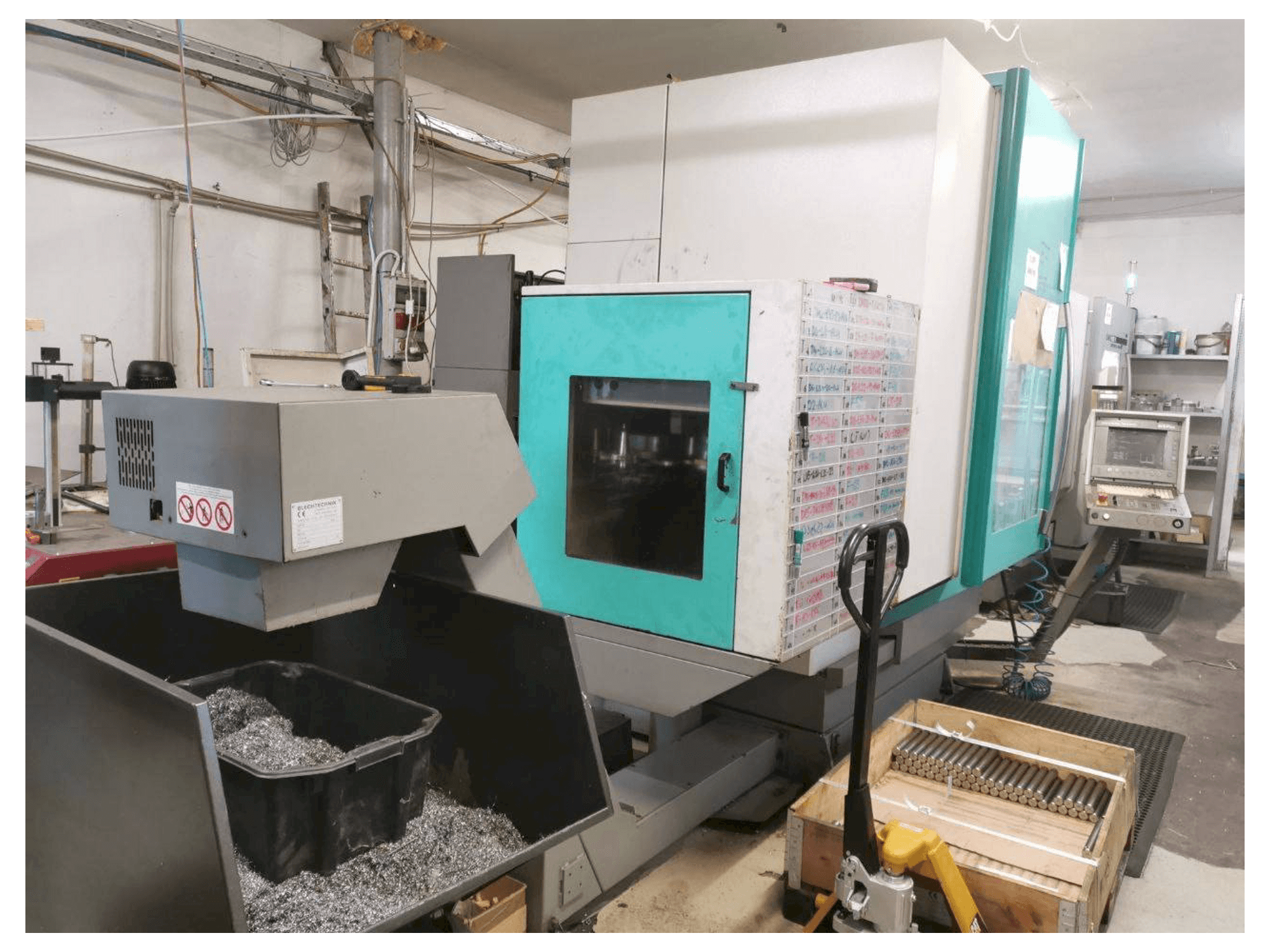 Vue de face de la machine DECKEL MAHO 70 V