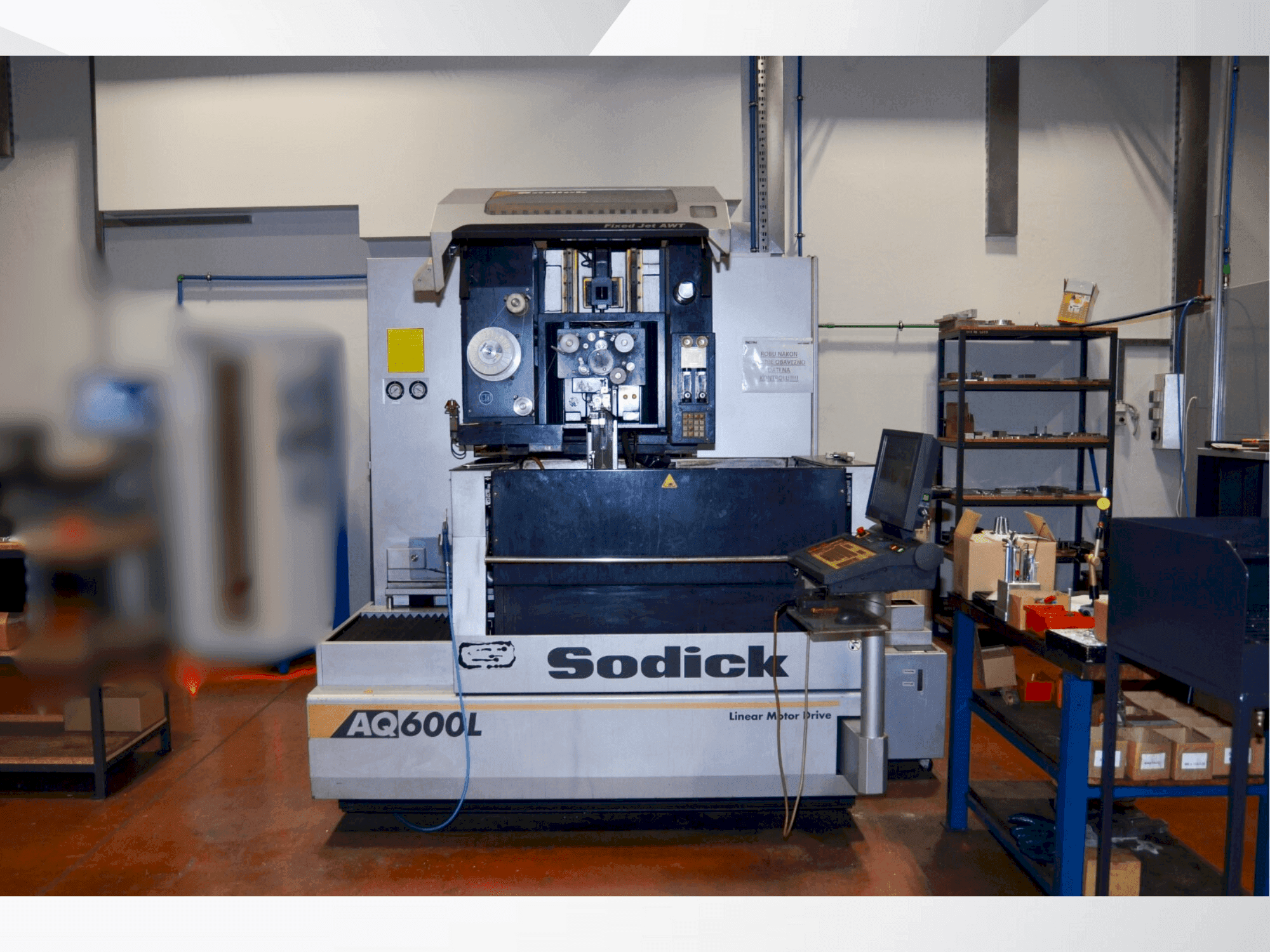 Vue de face de la machine Sodick AQ 600L