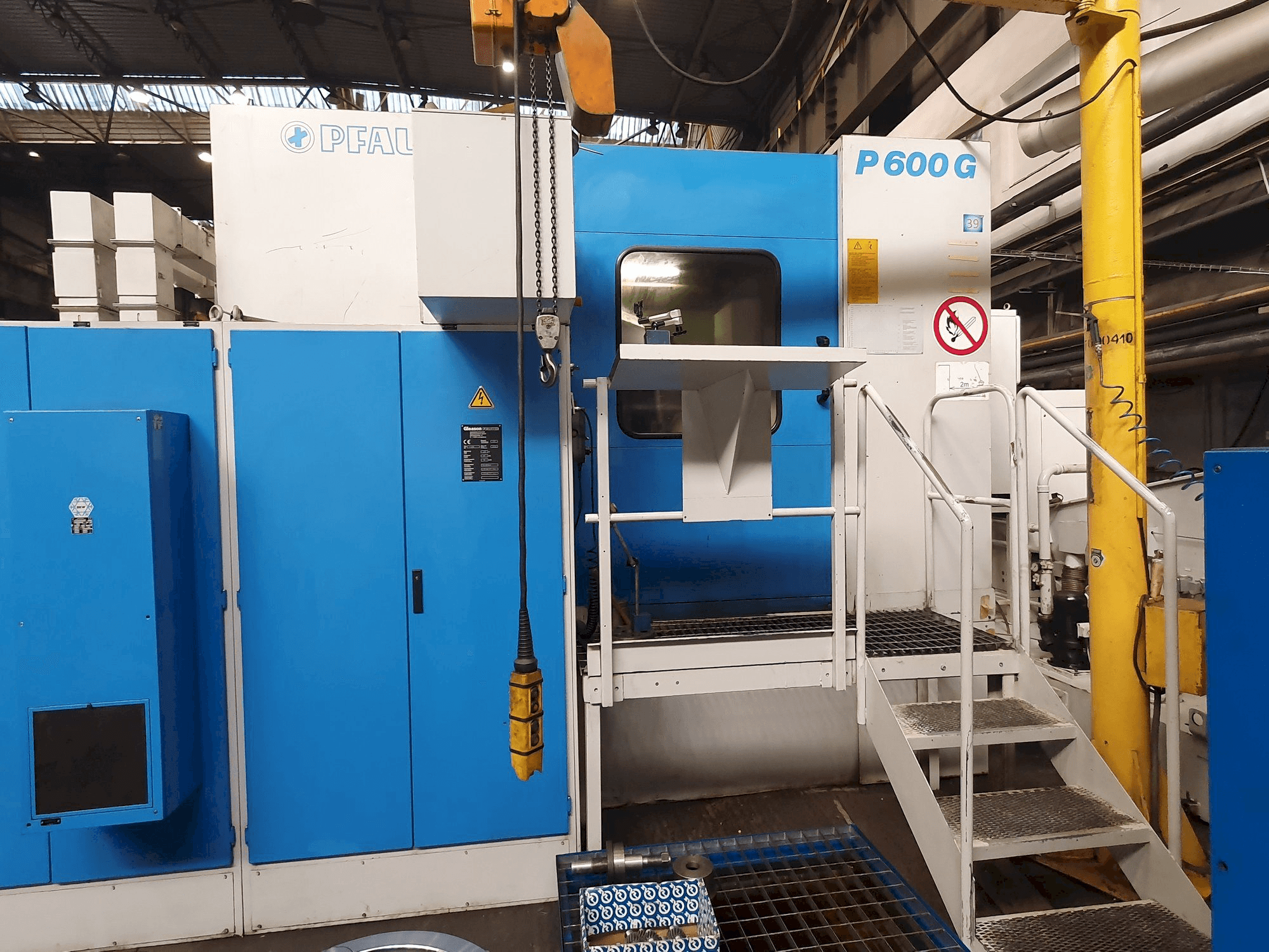 Front view of Gleason PFAUTER P 600G machine